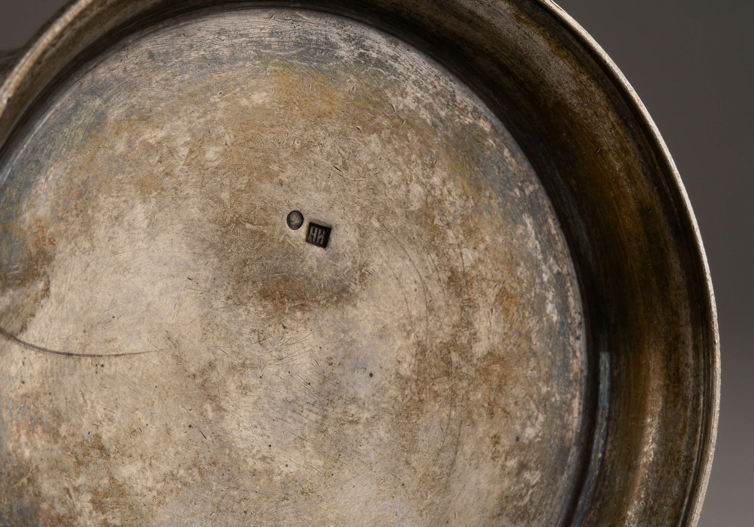 Подстаканник с изображением богатырей.<br>Россия, мастер-монограммист «ИН».