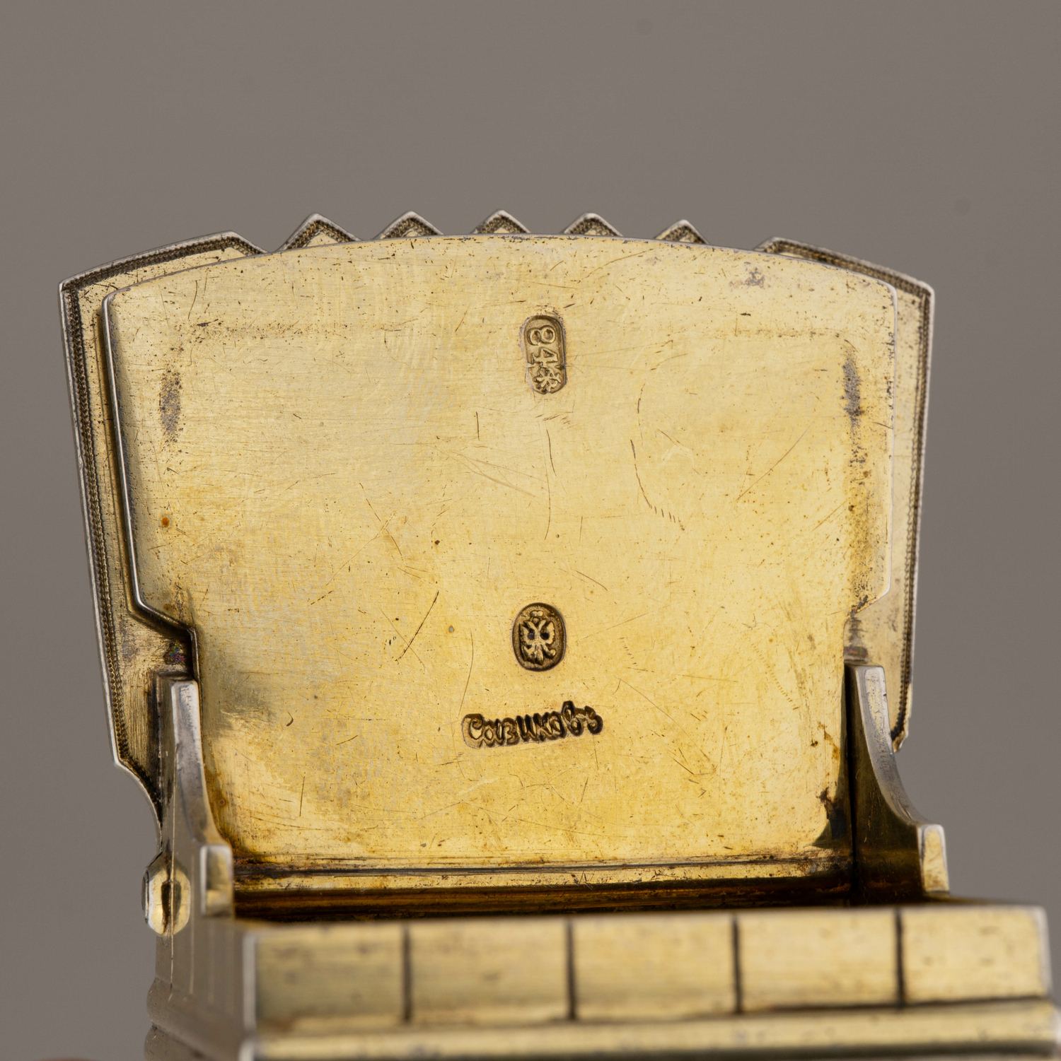 (Сазиков) Солонка «стульчик». 
Россия, Санкт-Петербург, фирма поставщика двора Сазикова, 1880-е гг.