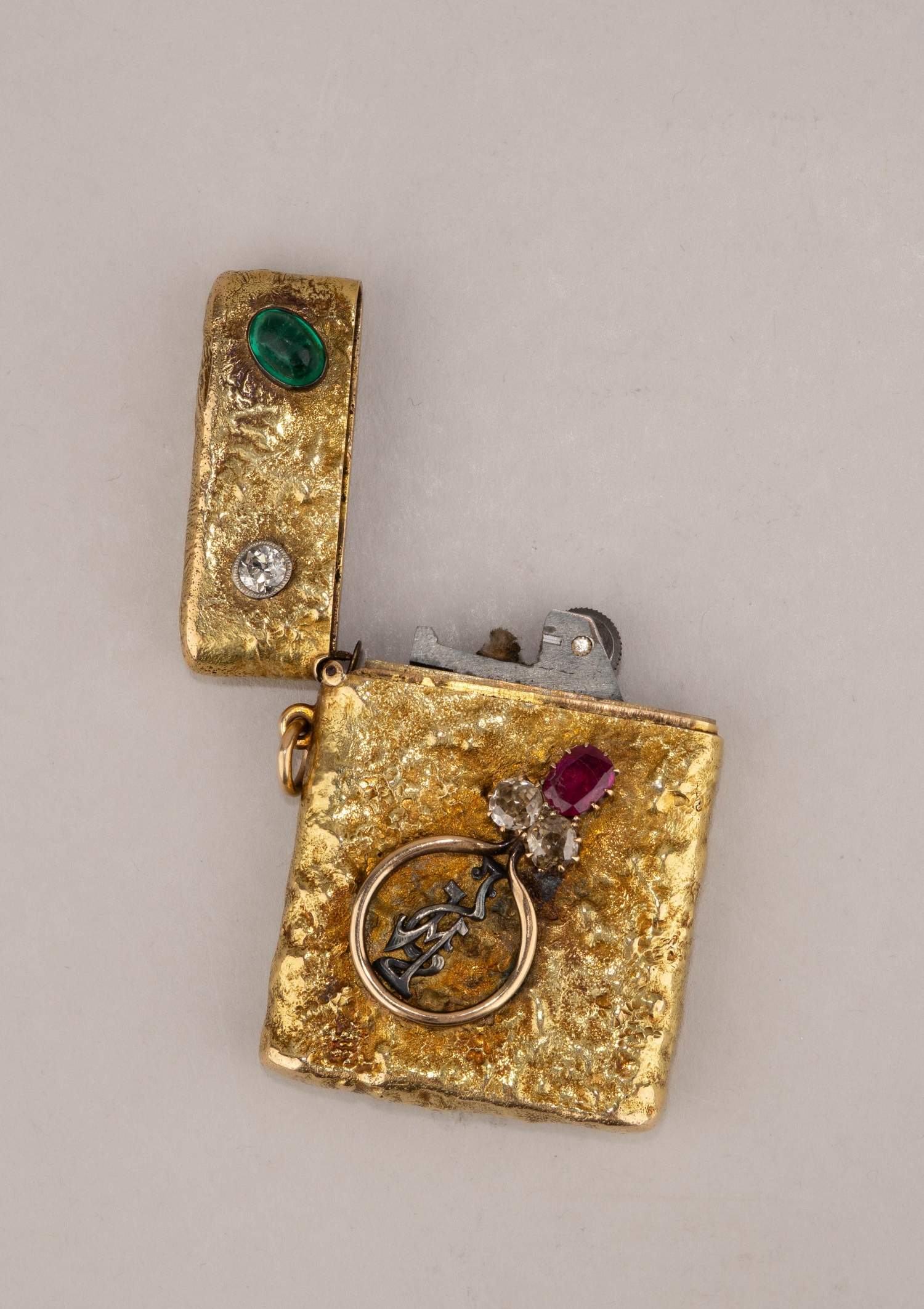 (С экспертизой. 2-я Киевская артель) Зажигалка в золотом футляре.
Россия, Вторая Киевская артель, 1900-1910-е годы.