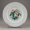 (Императорский фарфоровый завод) Тарелка с изображением роз и незабудок. 
Россия, Императорский фарфоровый завод, белье – сервиз «Капустный лист». 1840–1855 годы.