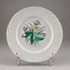 (Императорский фарфоровый завод) Тарелка с изображением астры. 
Россия, Императорский фарфоровый завод, белье – сервиз «Капустный лист». 1840–1855 годы.