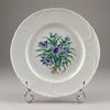 (Императорский фарфоровый завод) Тарелка с изображением васильков. 
Россия, Императорский фарфоровый завод, белье – сервиз «Капустный лист». 1840–1855 годы.
