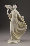 Скульптура «Кореянка с веером».
СССР, Ленинградский фарфоровый завод, Г.И. Столбова. 1950-е годы.
