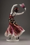 Скульптура «Испанский танец. Балерина Н.М. Стуколкина в балете „Кармен“». СССР, Ленинградский завод фарфоровых изделий, скульптор В.И. Сычев. 1950-е.
