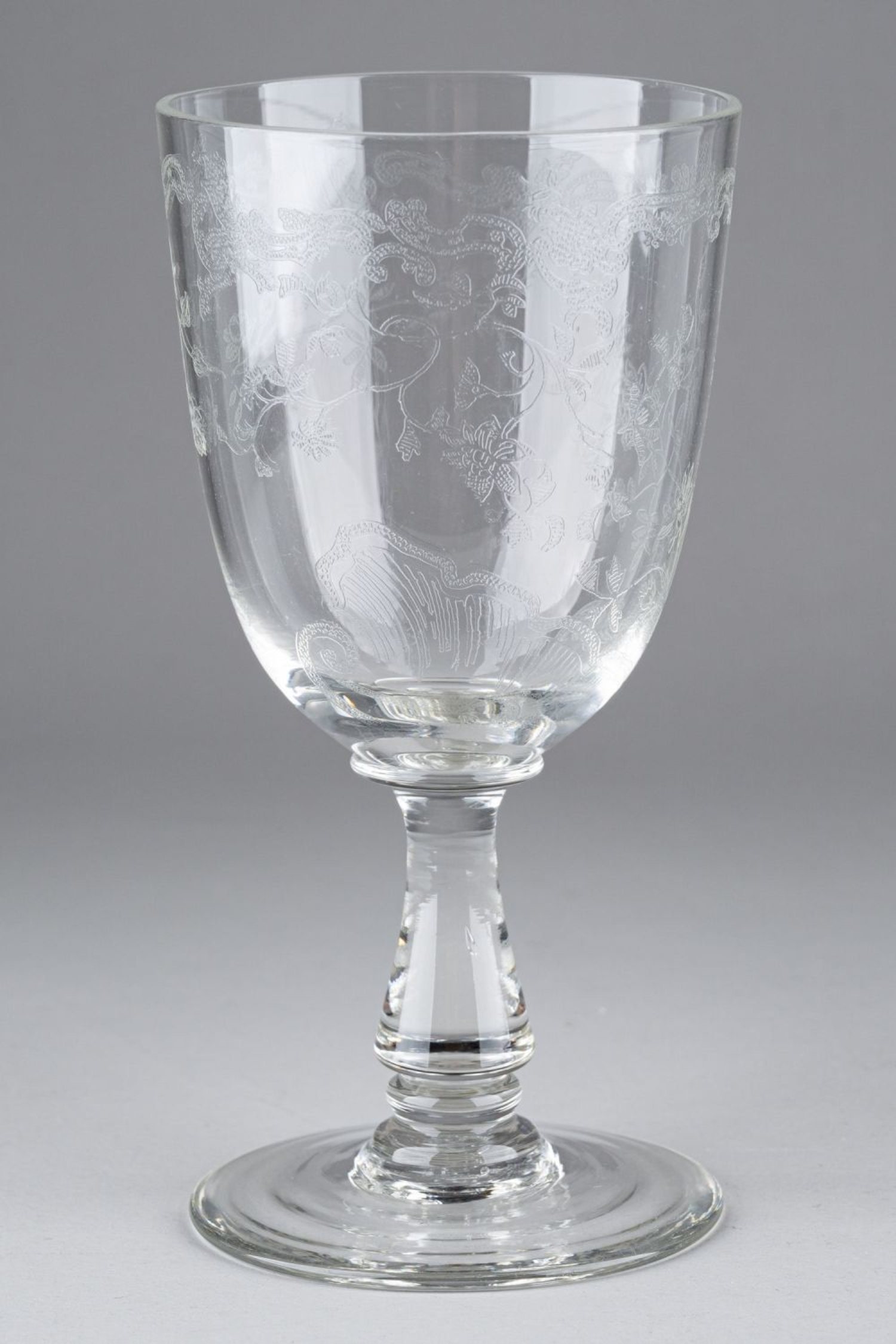 Бокал с флоральным узором. Россия, Мальцовский стекольный завод, Гусь-Хрустальный, начало XX века.