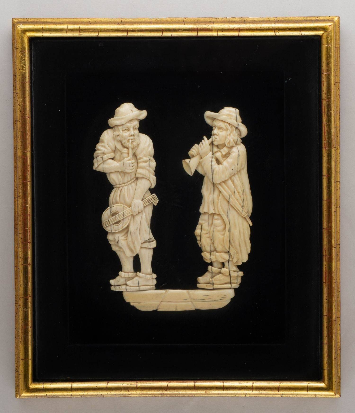 Барельеф из кости с изображением двух музыкантов. Западная Европа,  XIX век.