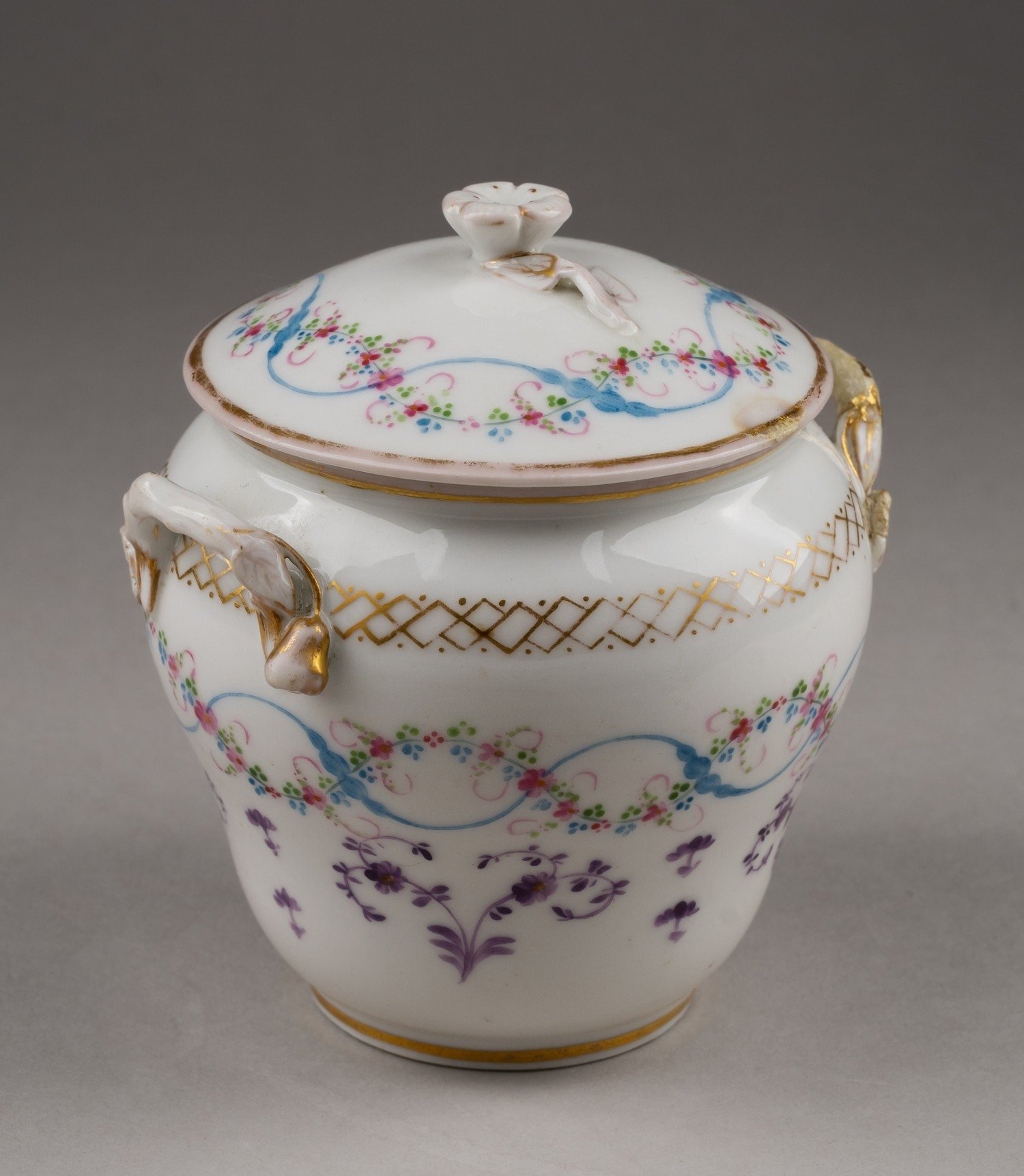 (Попов) Чайница с флоральным узором. Россия, Завод А.Г. Попова, первая половина XIX в.