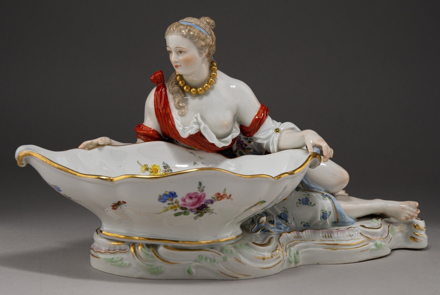 Ваза с женской фигурой. Германия, Мейсенская фарфоровая мануфактура, по модели И.И. Кендлера (модель 1762 года), 1814-1860 годы.