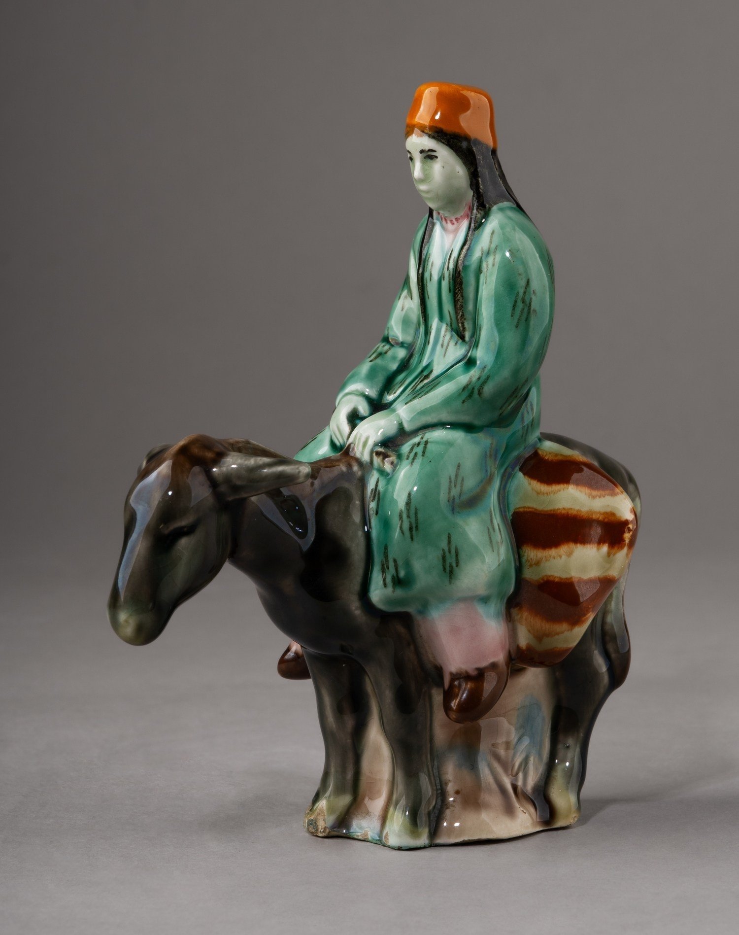 (Фрих-Хар) Скульптура «Туркменка на ослике».
СССР, Конаковский фаянсовый завод, автор – И. Г. Фрих-Хар, 1950–1960-е годы.