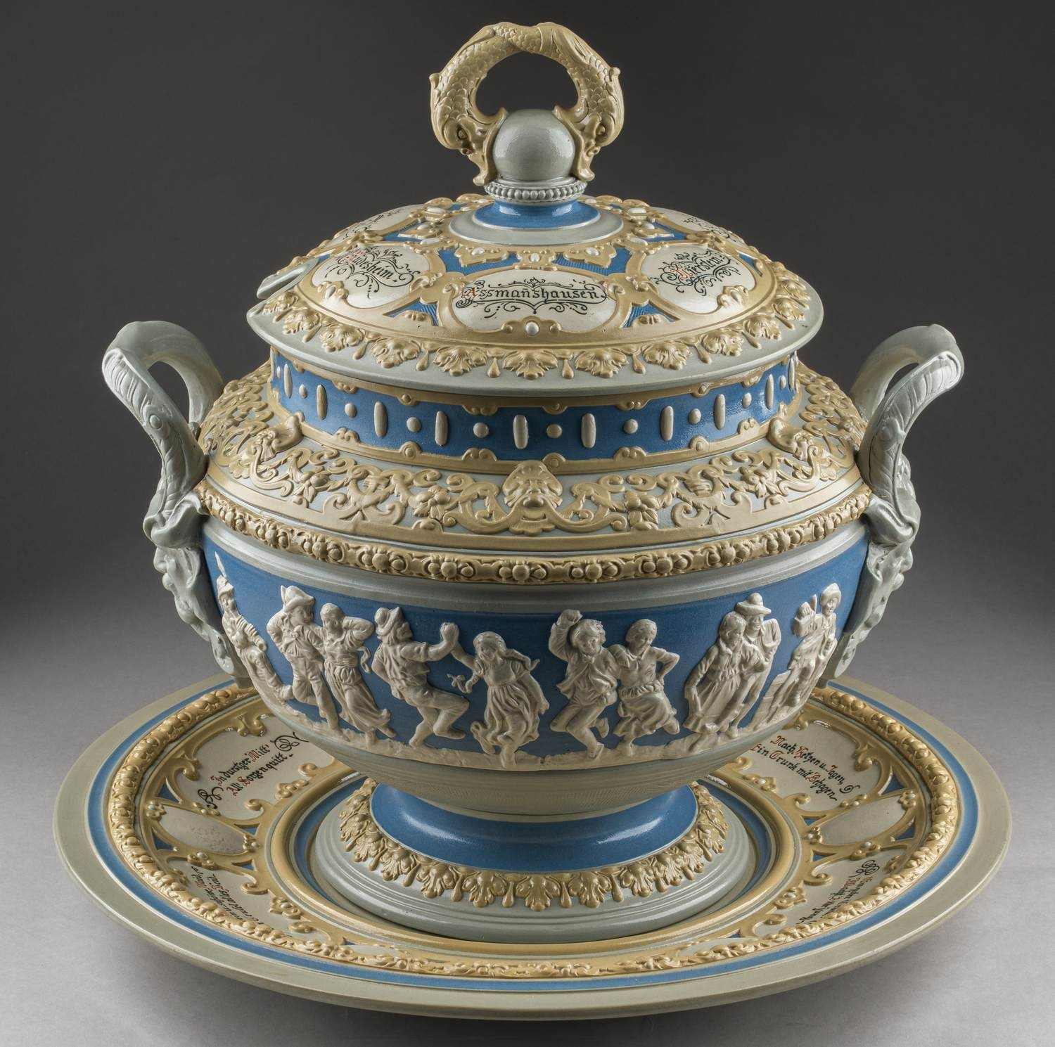 (Villeroy & Boch) Большая чаша для пунша на подносе. Германия, Метлах, мануфактура «Villeroy & Boch», около 1900.