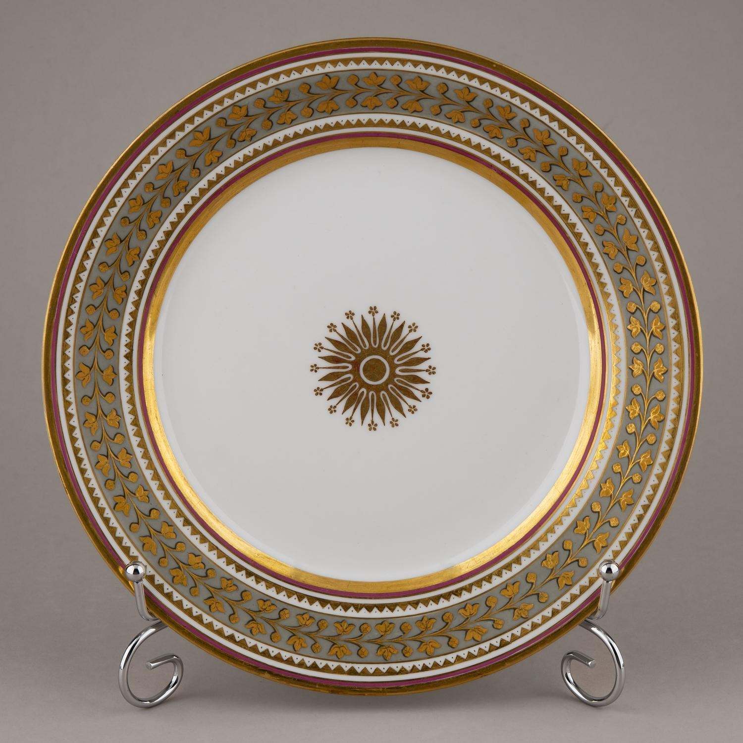 (ИФЗ) Тарелка из «Бабигонского сервиза», дополнение к основному составу. Россия, Императорский Фарфоровый завод, 1902.