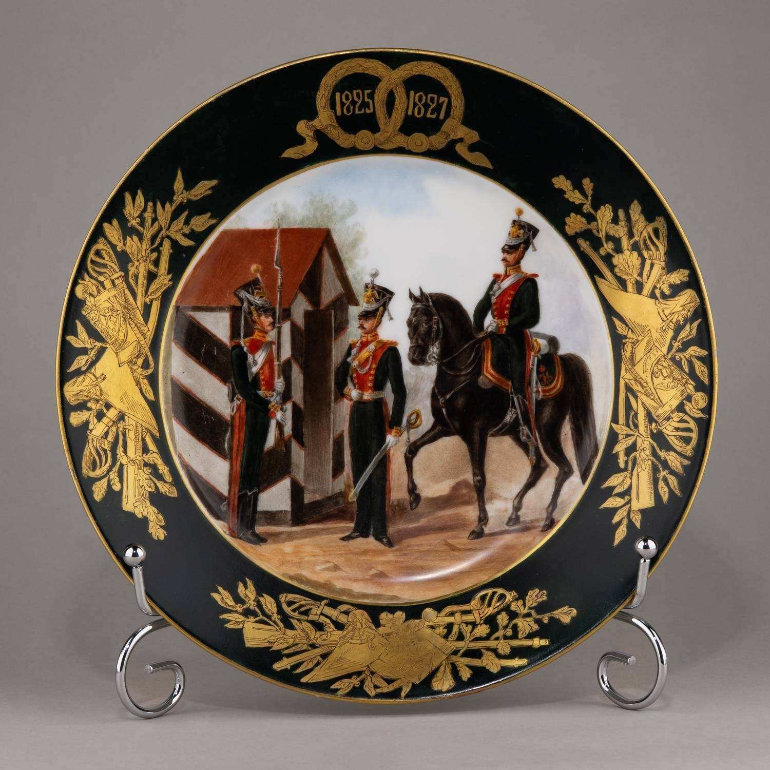 (А.В. Висковатов) Тарелка с изображением Обер-Офицера, Унтер-Офицера и Рядового Лейб-гвардии Драгунского полка. Франция, Лимож, роспись художников Императорского фарфорового завода по иллюстрациям А.В. Висковатова, 1898.