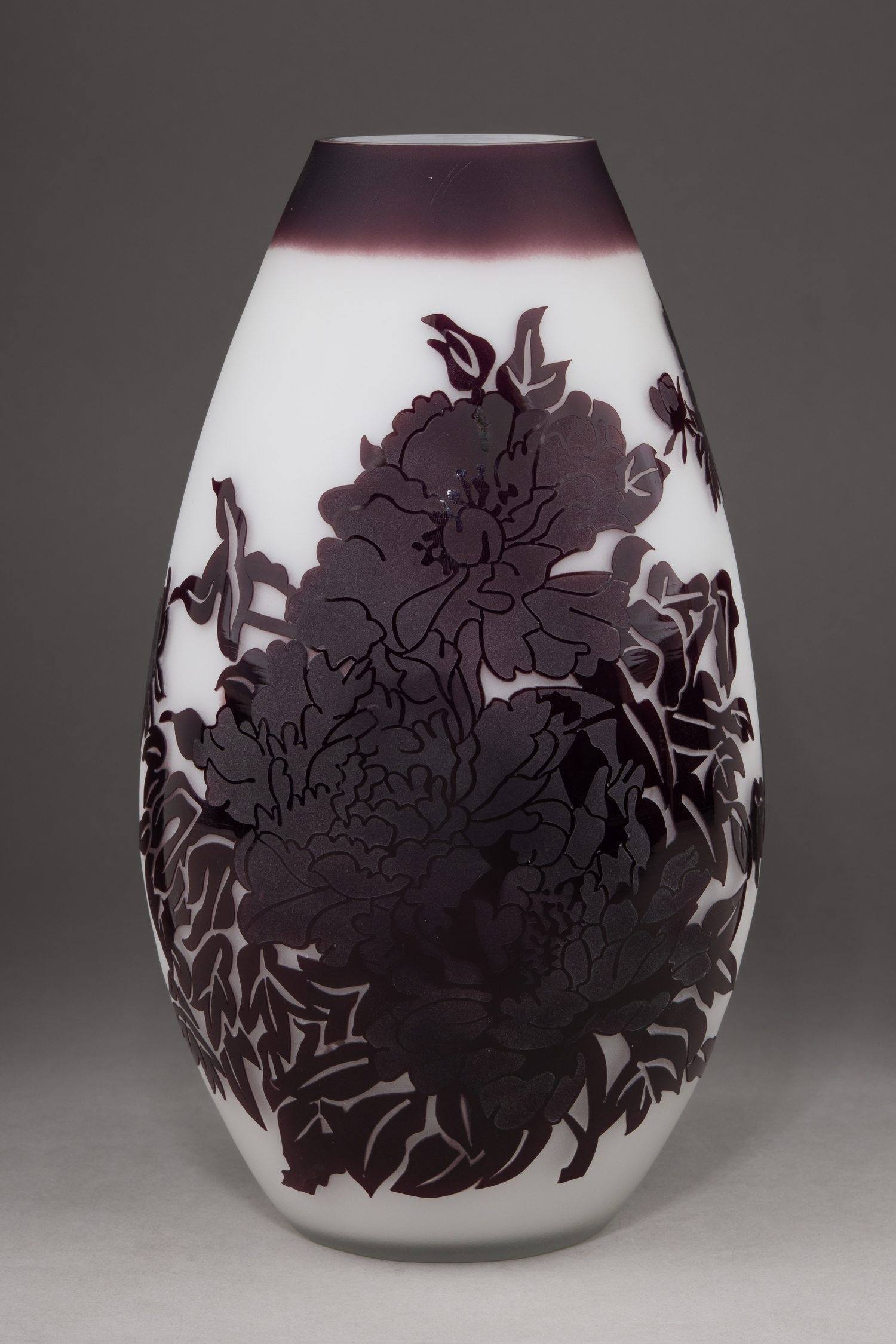 Ваза с изображением пионов. Конец ХХ века.