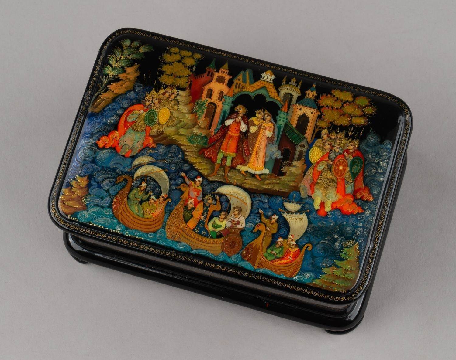 (Палех) Шкатулка «Сказка о царе Салтане». Палех, художник Шилова, посленяя треть XX века.