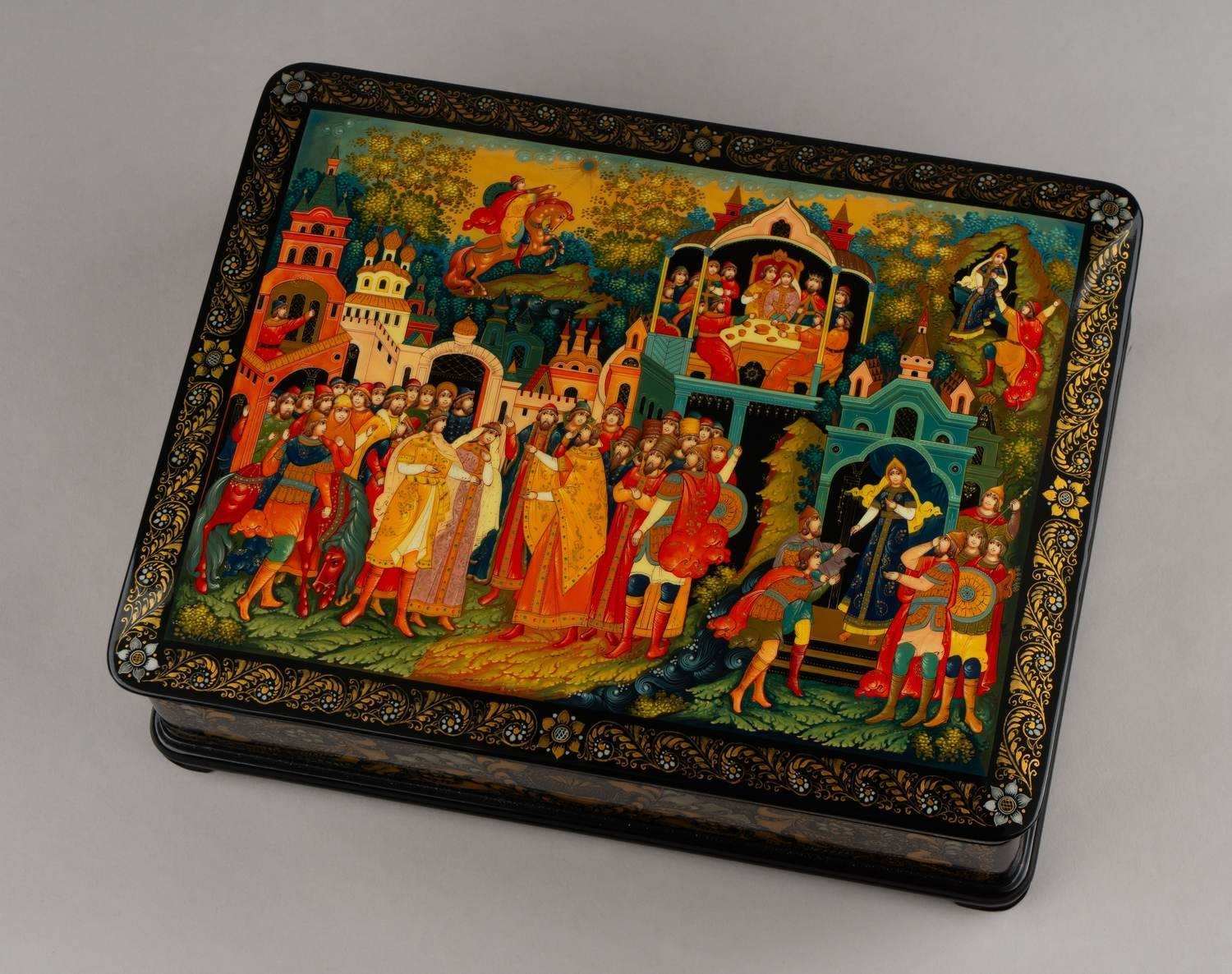 (Мстера) Шкатулка  большая «Сказка о спящей царевне». Мстёра, художник В. Смирнов, посленяя треть XX века.