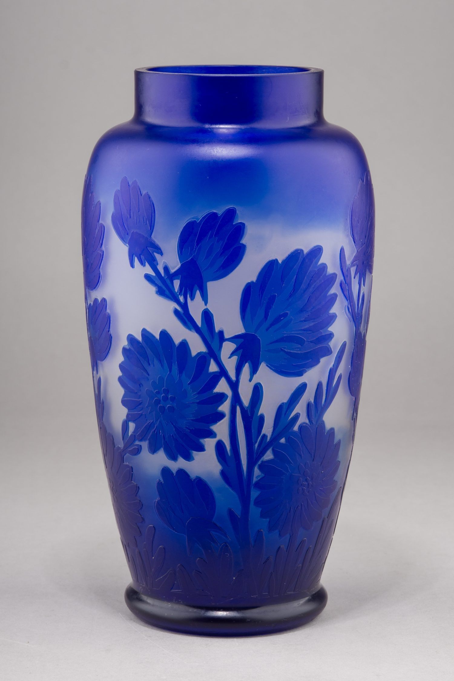 (Дятьково) Ваза с изображением хризантем. CCCР, Дятьковский хрустальный завод, 1950-е годы.