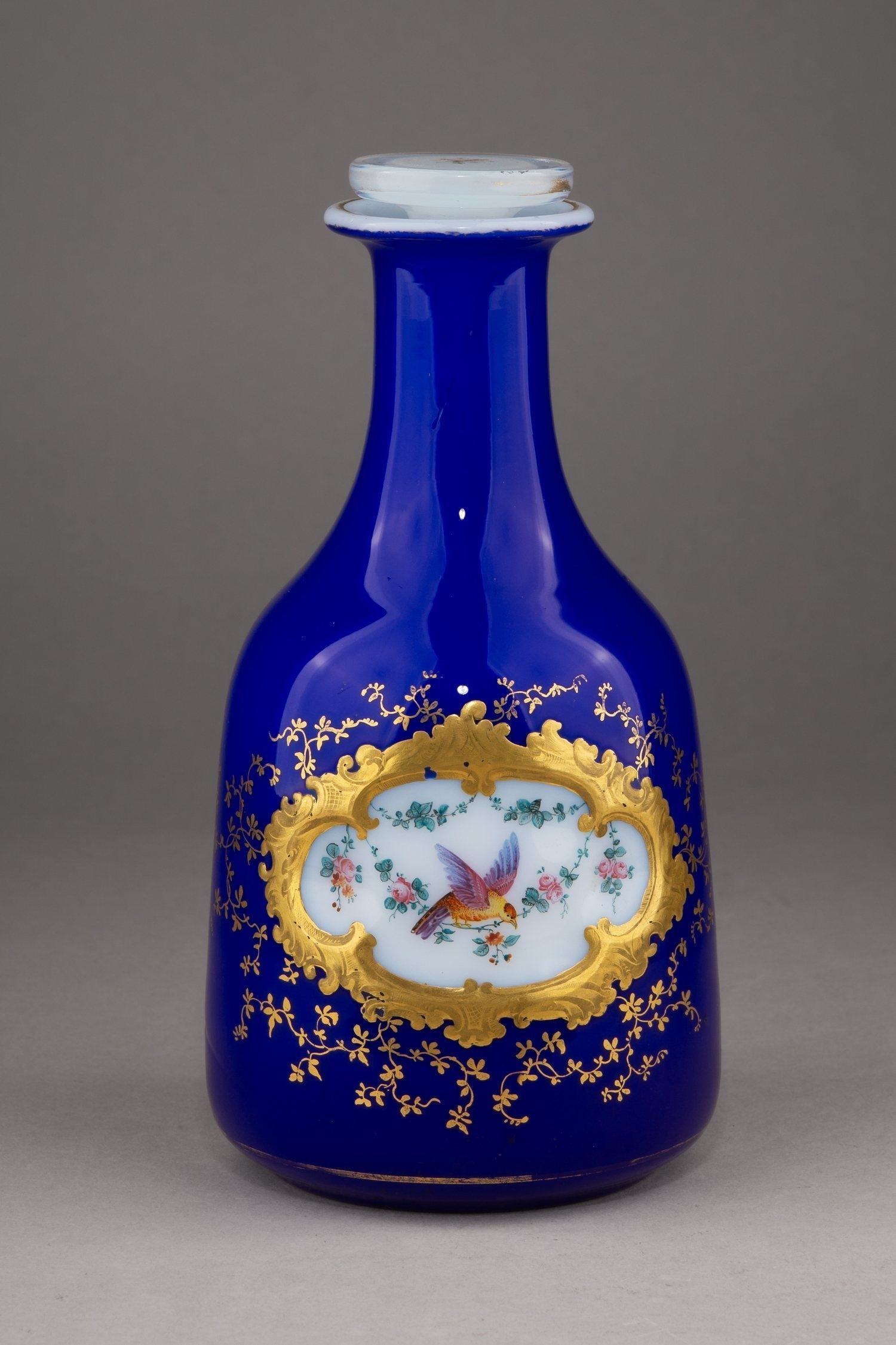 Графин с росписью в медальоне  «Птица».
Россия, Императорский стеклянный завод, 1840-е годы.