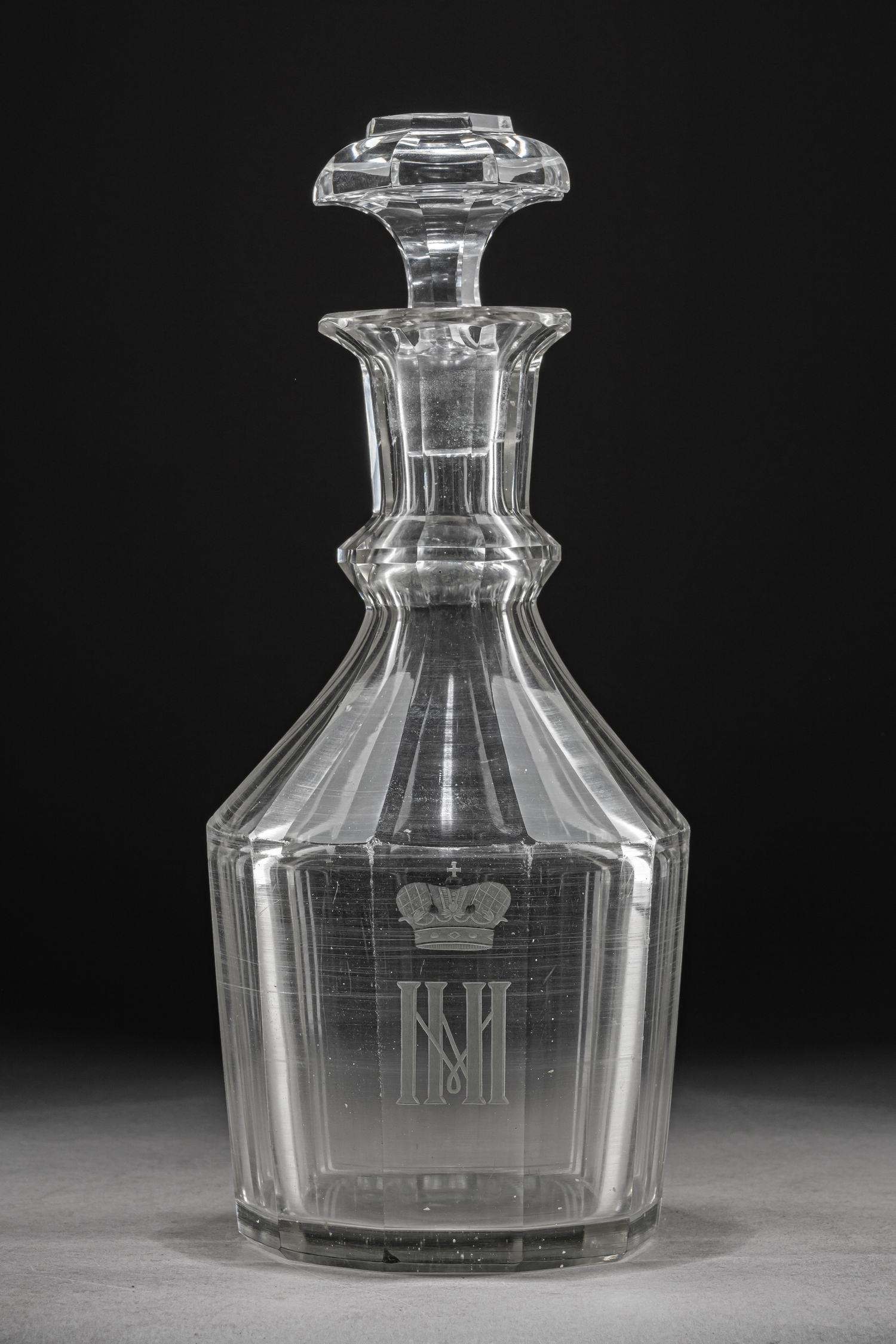 (ИСЗ) Графин из сервиза великого князя Михаила Николаевича. Россия, Императорский стеклянный завод, последняя четверть XIX века.