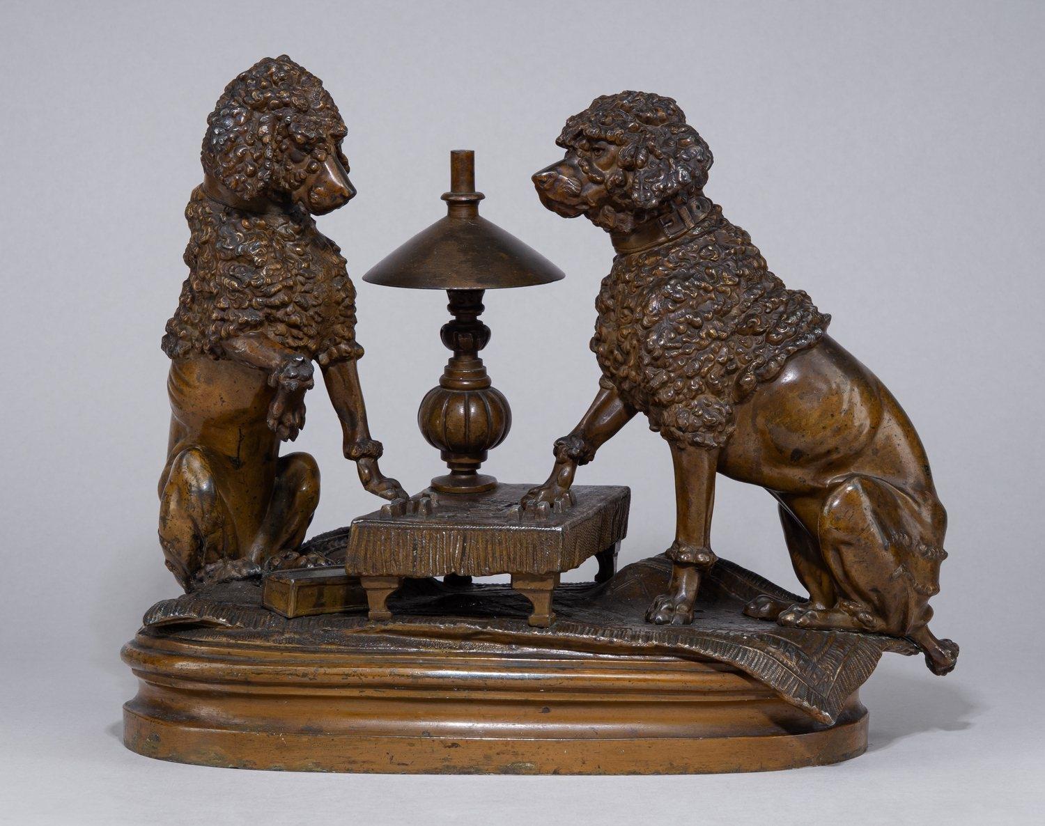 Королевские пудели за игрой в домино.
Франция, Париж, Проспер Лекуртье, конец XIX — начало XX в.