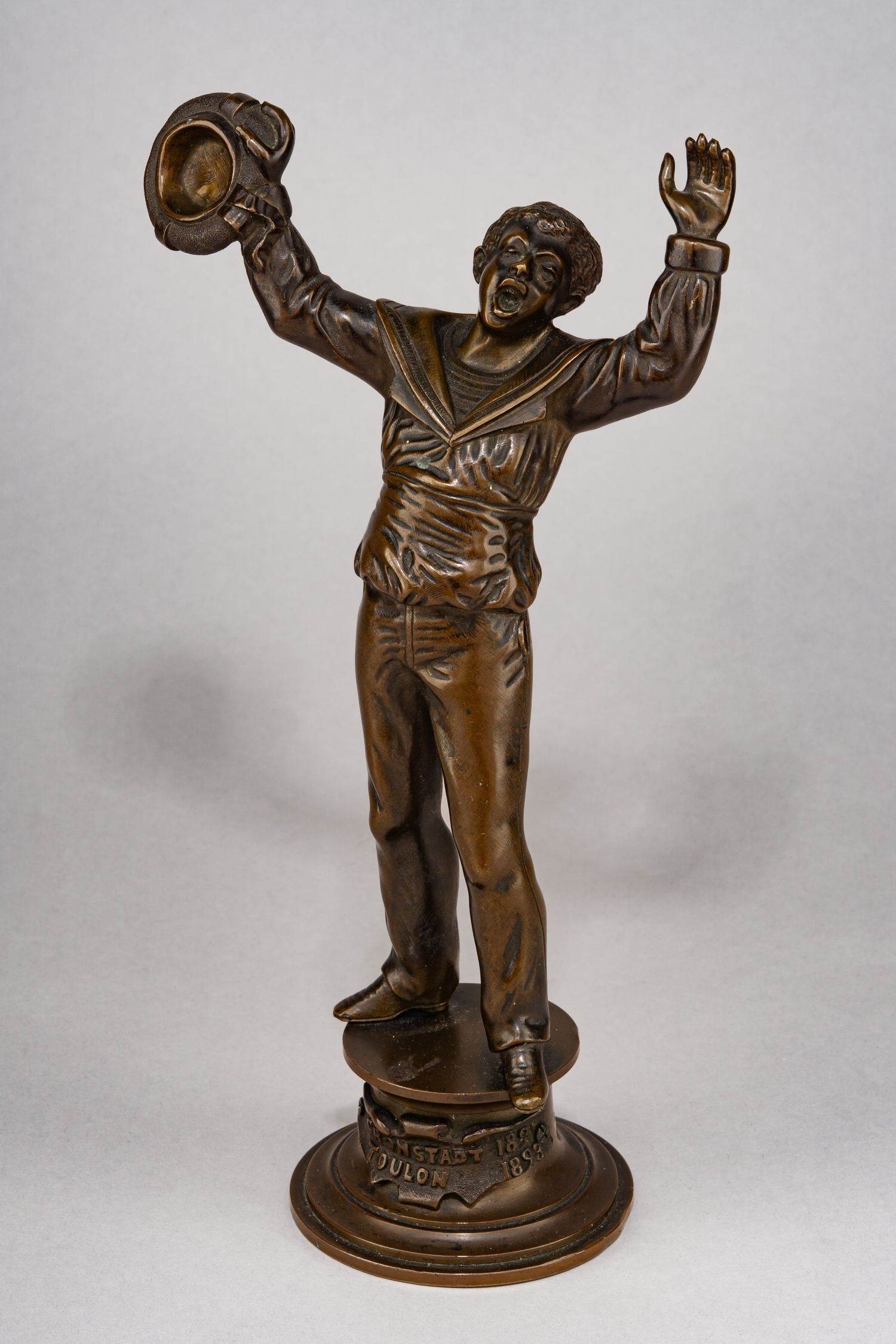 ( В собрании Национального военно-морского музея Франции. В  память о визите русской эскадры в 1893. Кронштадт. Тулон) Скульптура «Моряк». 
Франция, скульптор Vautier, 1893.