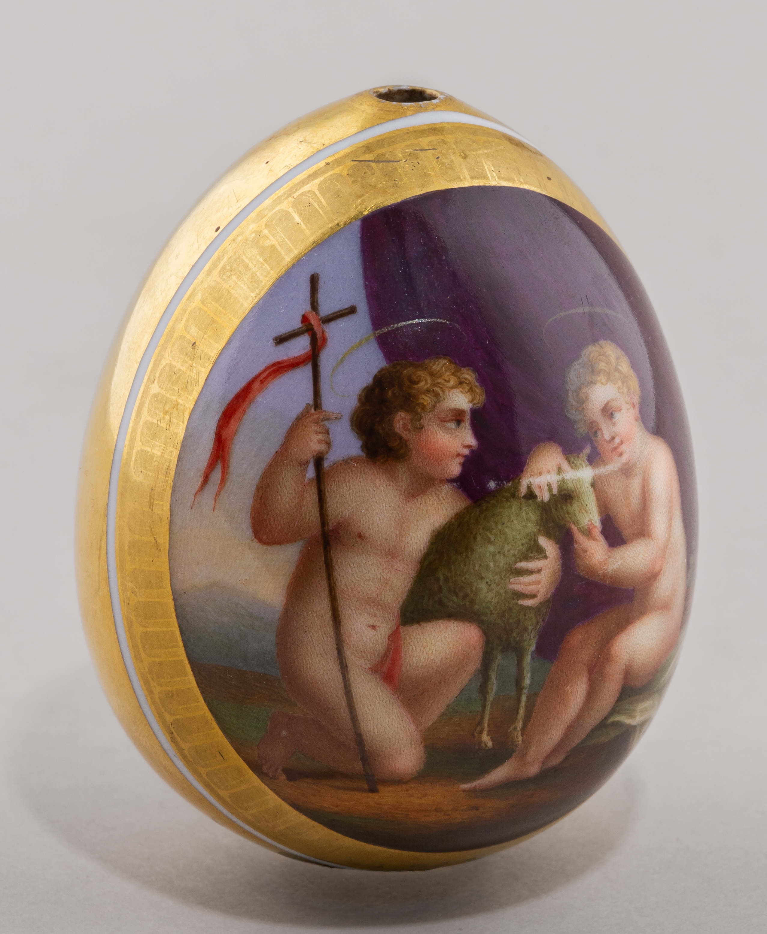 Пасхальное яйцо «Младенцы Иисус и Иоанн Креститель». Россия, Императорский фарфоровый завод, первая треть XIX века.
