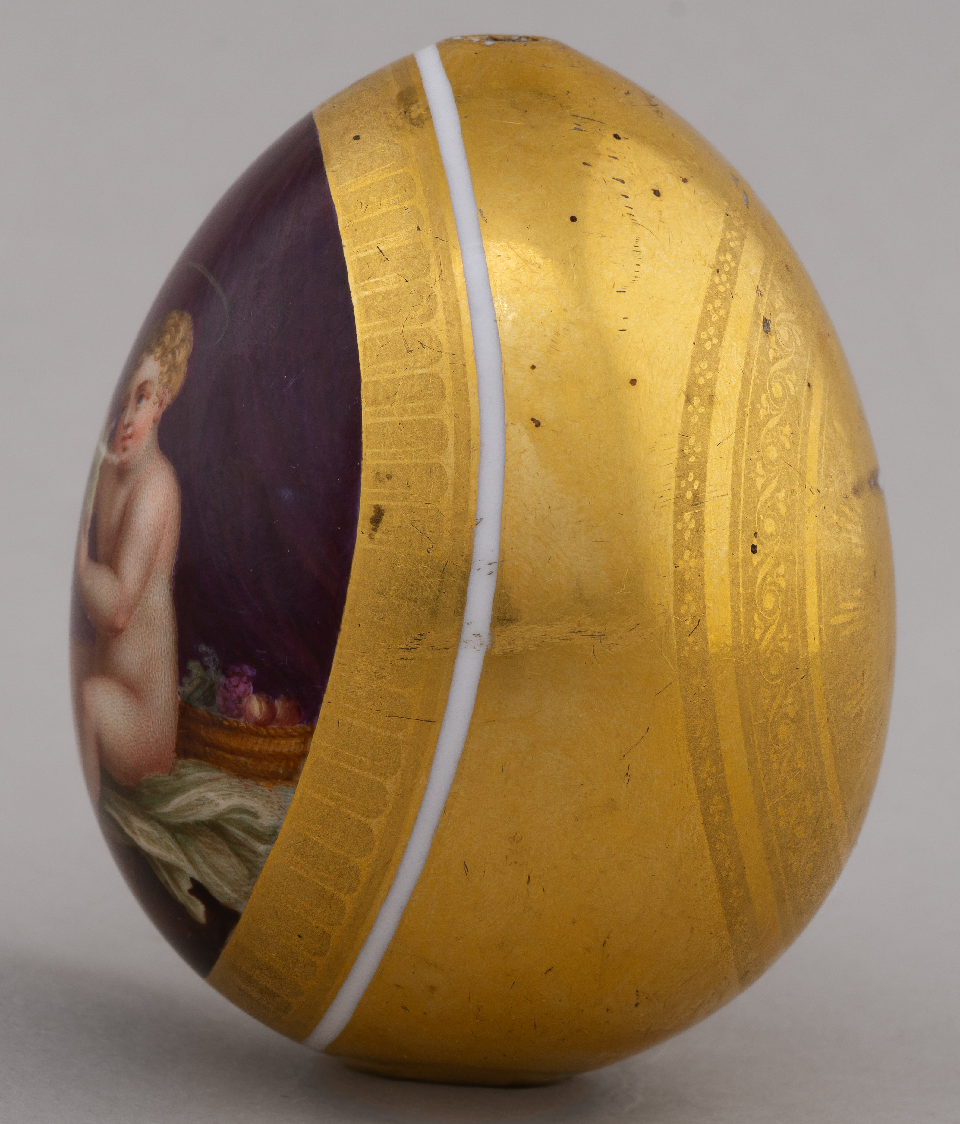 Пасхальное яйцо «Младенцы Иисус и Иоанн Креститель». Россия, Императорский фарфоровый завод, первая треть XIX века.