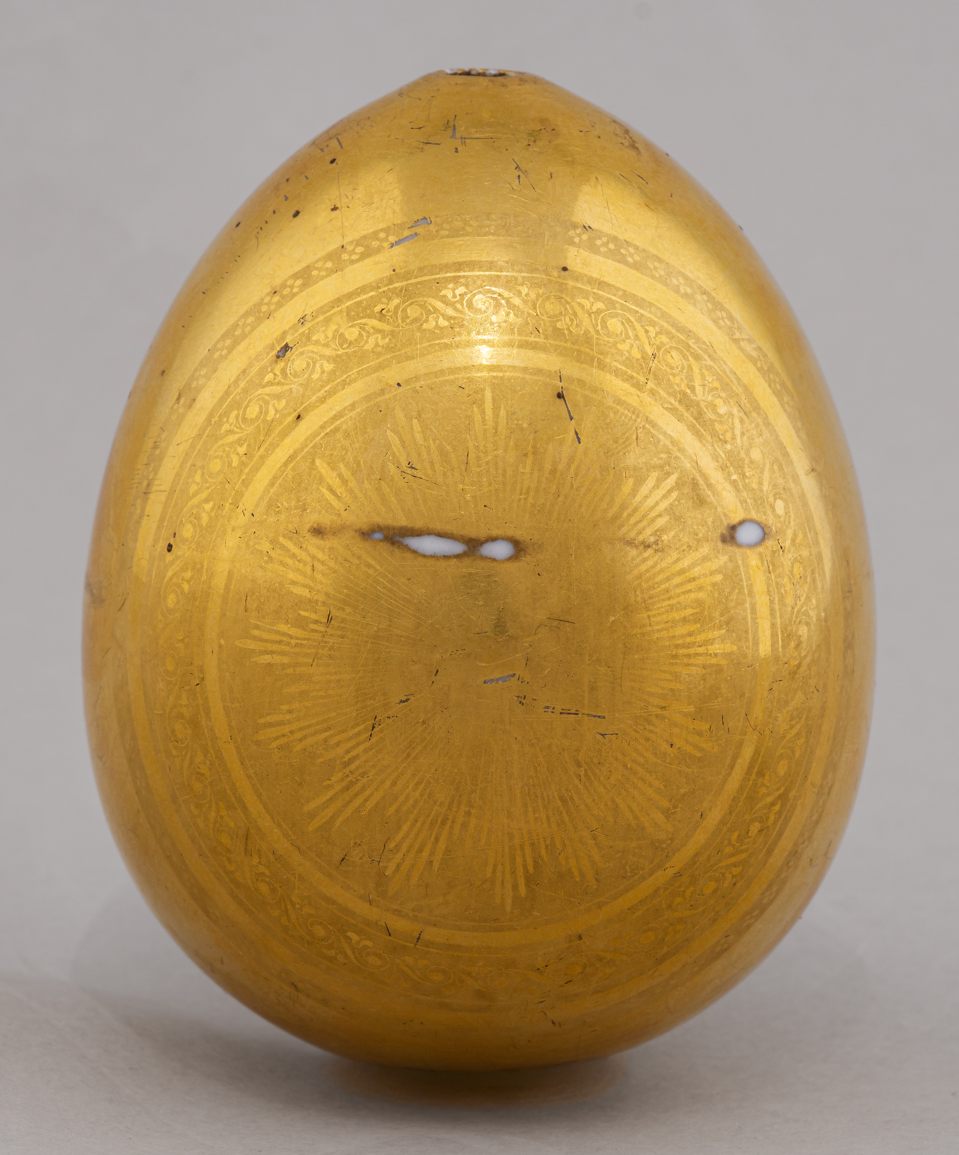 Пасхальное яйцо «Младенцы Иисус и Иоанн Креститель». Россия, Императорский фарфоровый завод, первая треть XIX века.