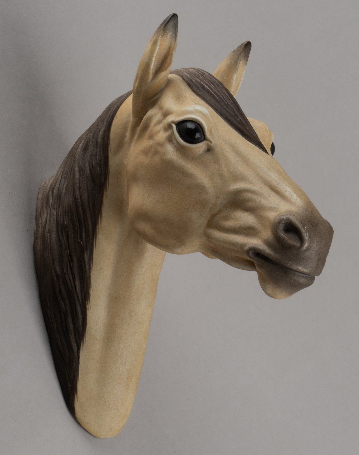 (Гарднер. С экспертизой М. А. Бубчиковой) Скульптура «Голова коня». 
Россия, фабрика Ф.Я. Гарднера, 1880–1890-е годы.