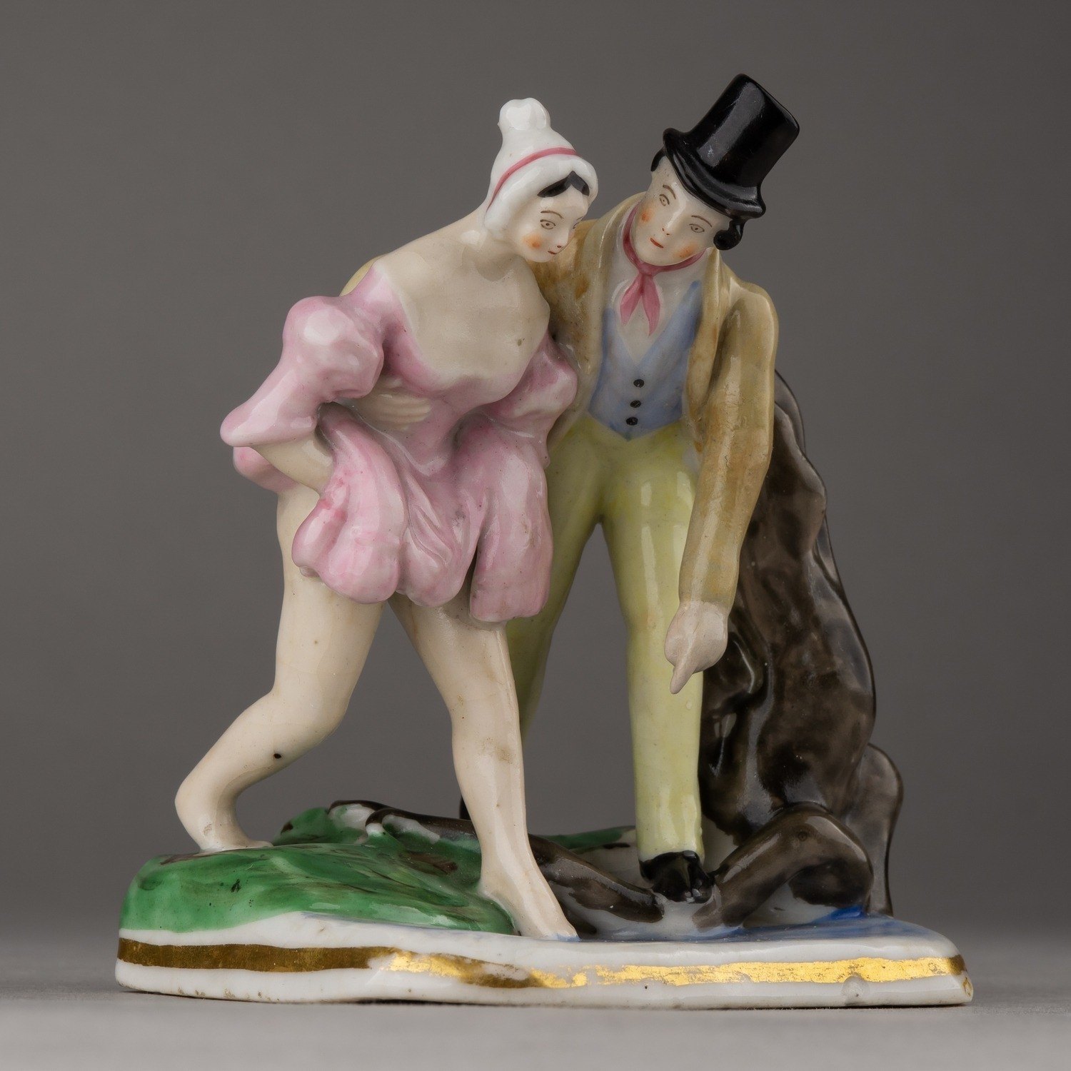 (Ню) Скульптура  эротическая «Через ручей». Россия, частный фарфоровый завод , первая треть XIX века.