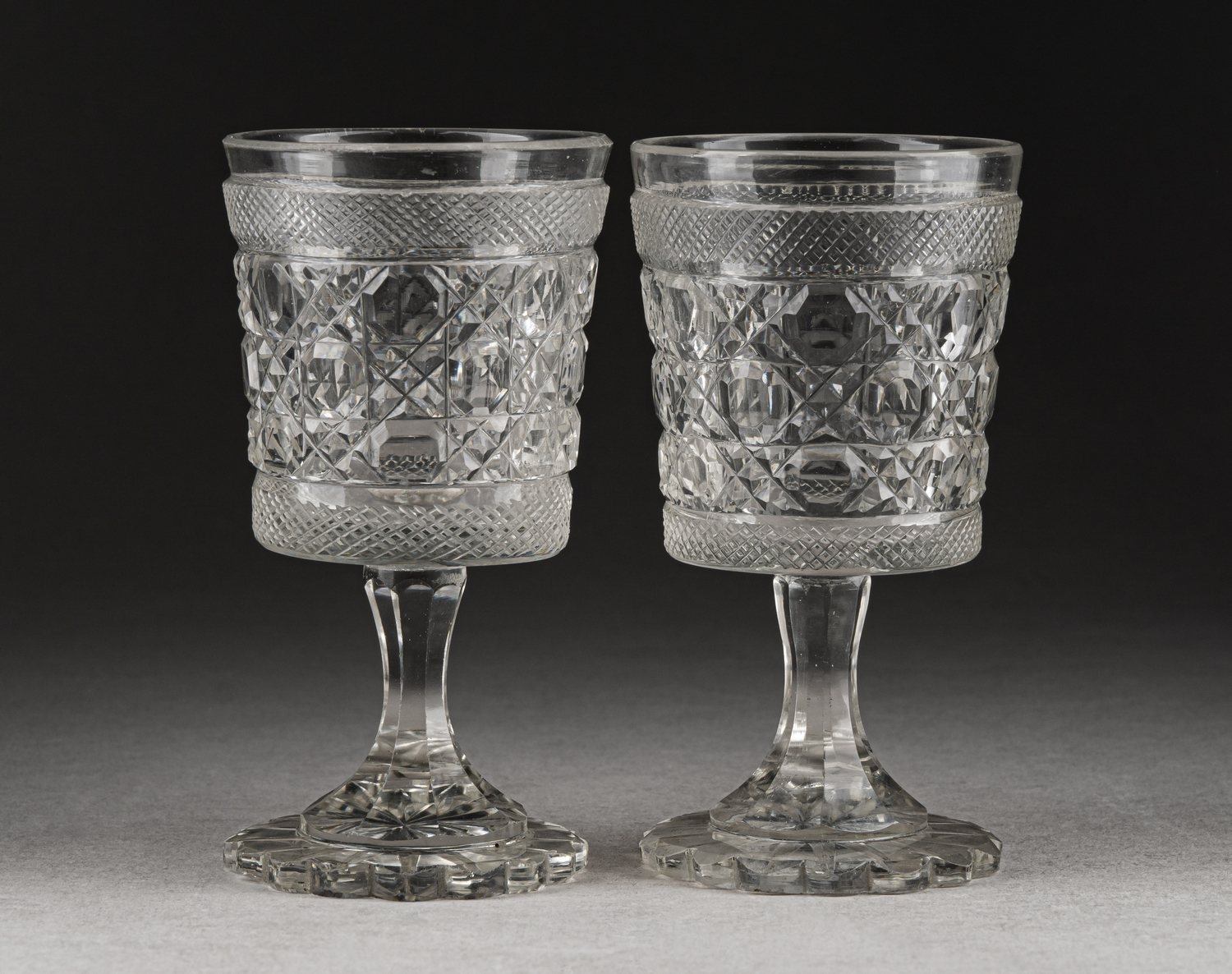 (Из собрания советской оперной певицы Антоновой Елизаветы) Пара  брюмок с гранением «русский камень». Россия, Гусевский хрустальный завод Мальцовых,  середина XIX века.