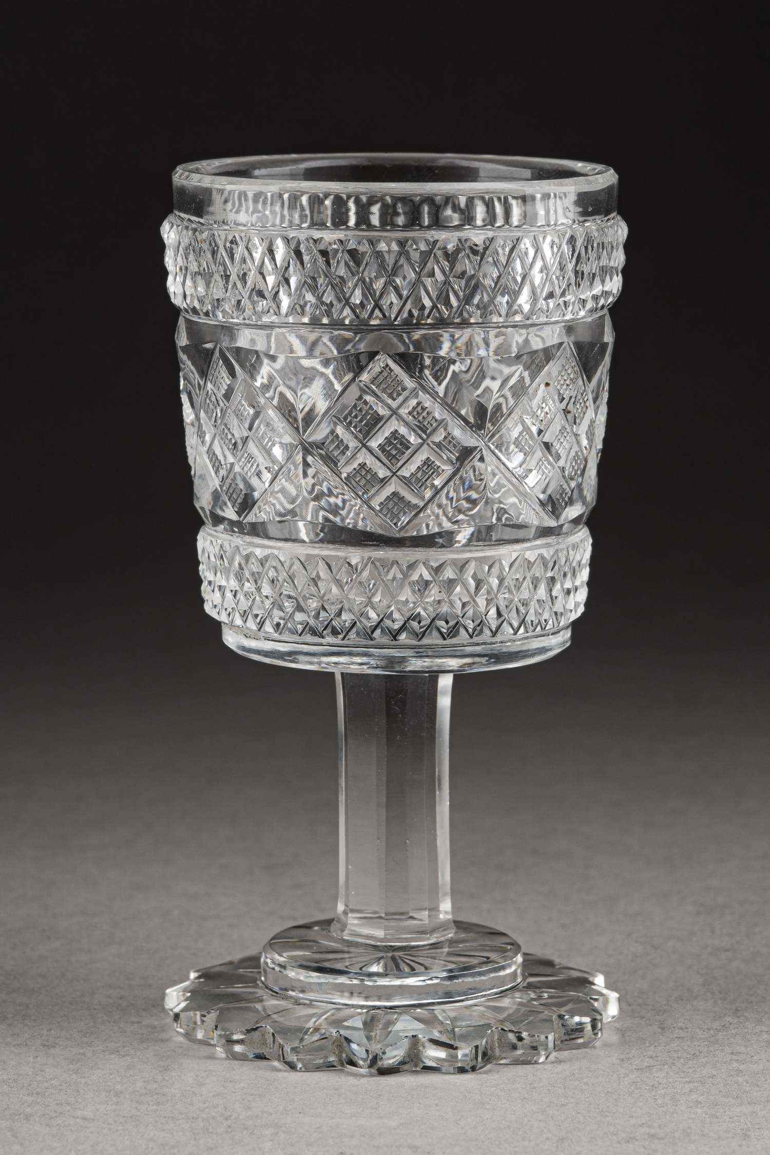 (Из собрания советской оперной певицы Антоновой Елизаветы) Рюмка с ромбовидной огранкой. Россия, Императорский стеклянный завод,  середина XIX века.