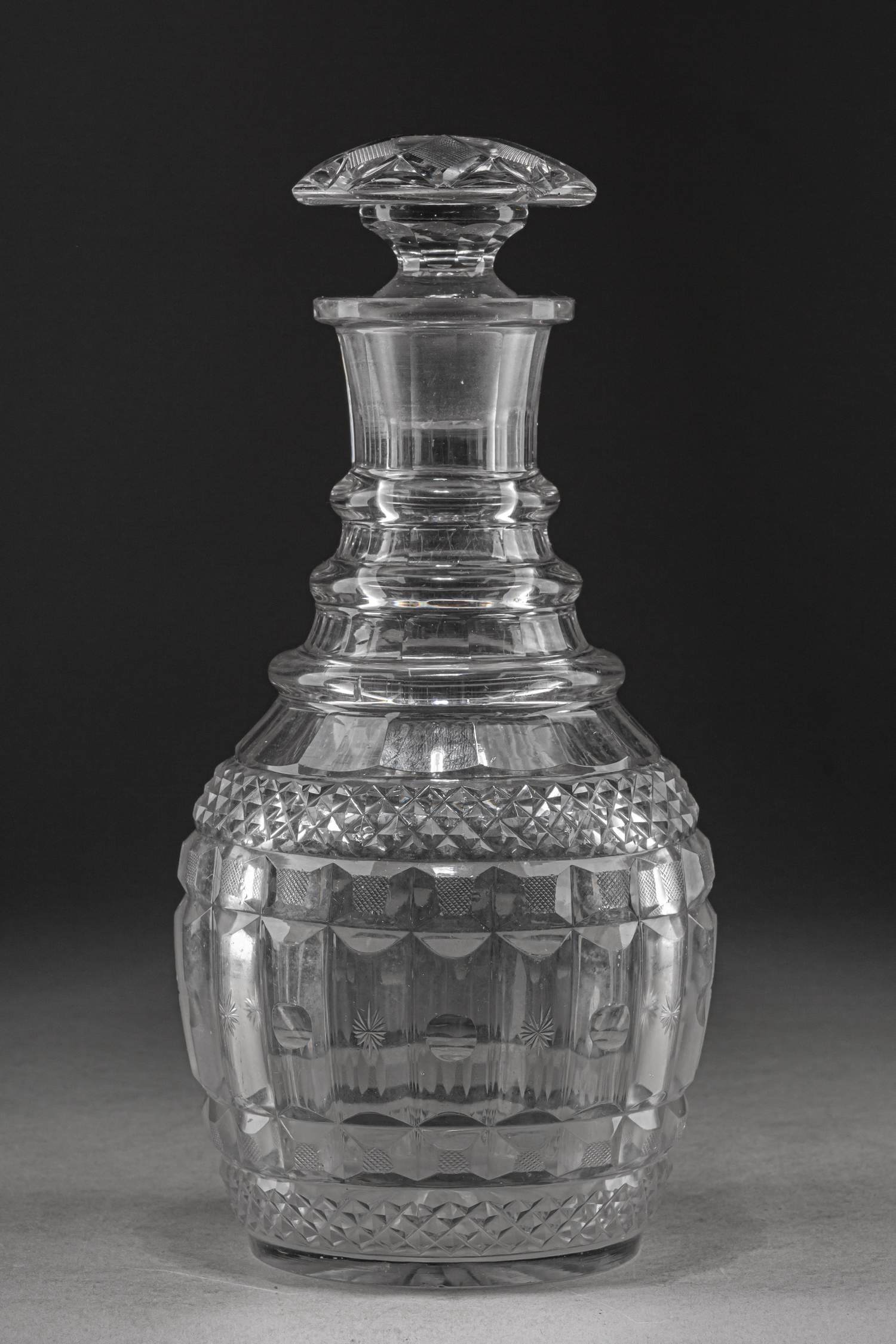 (ИСЗ. Сервиз из Зимнего дворца) Графин из Бахметевского сервиза.
Россия, Императорский стеклянный завод, по рисункам А. Бармина, 1820-1890-е годы. (Из собрания советской оперной певицы Антоновой Елизаветы)