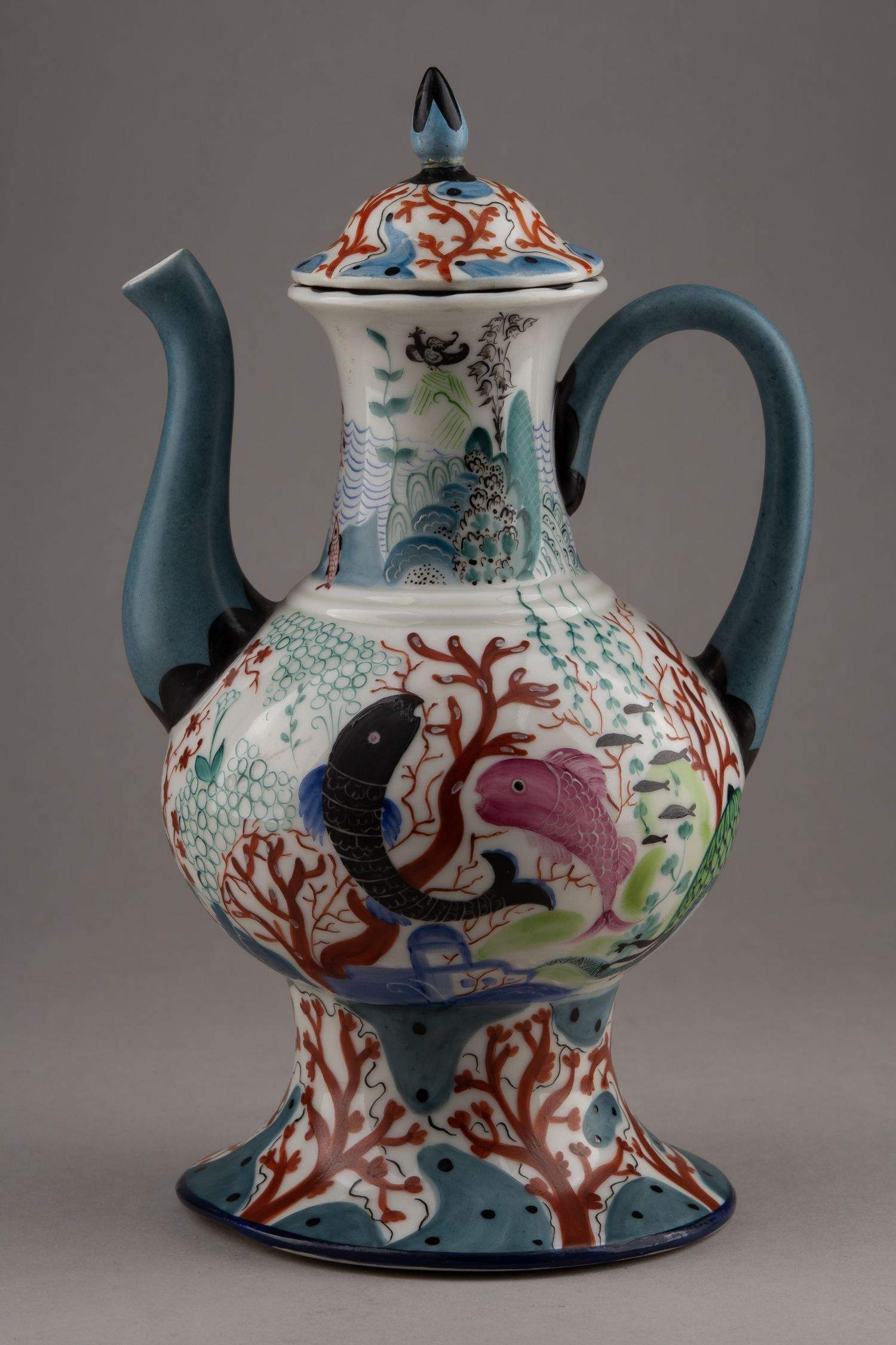 (А.В. Воробьевский) Кувшин из сервиза «Рыбы среди кораллов». 
СССР, Государственный фарфоровый завод, автор росписи – А.В. Воробьевский, автор формы («Восточная» переработанная) – П.И. Красновский, конец 1920-х годов.