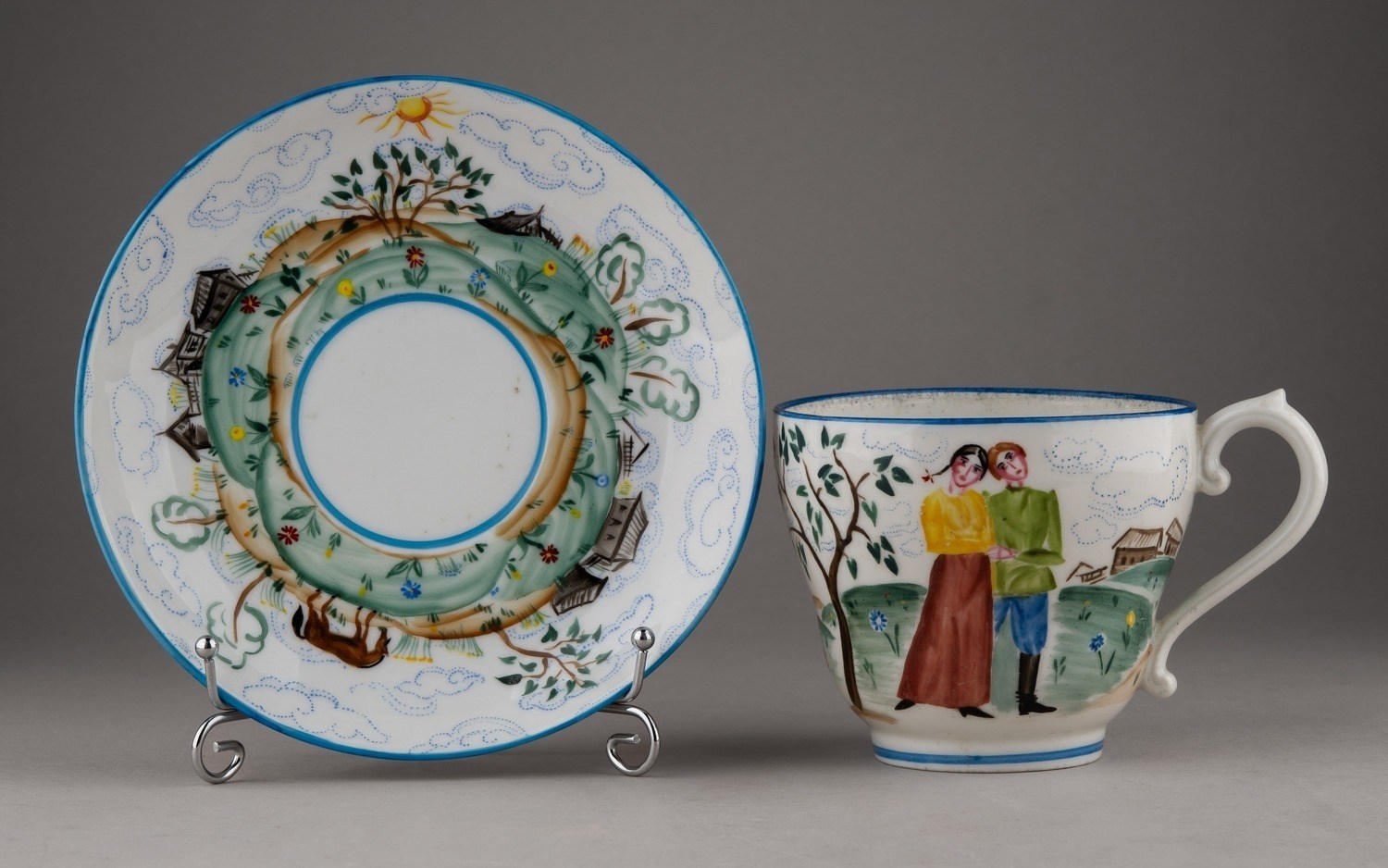 Чайная пара «Парочки». 
СССР, Государственный фарфоровый завод, художник Н. Сверчков, 1923.