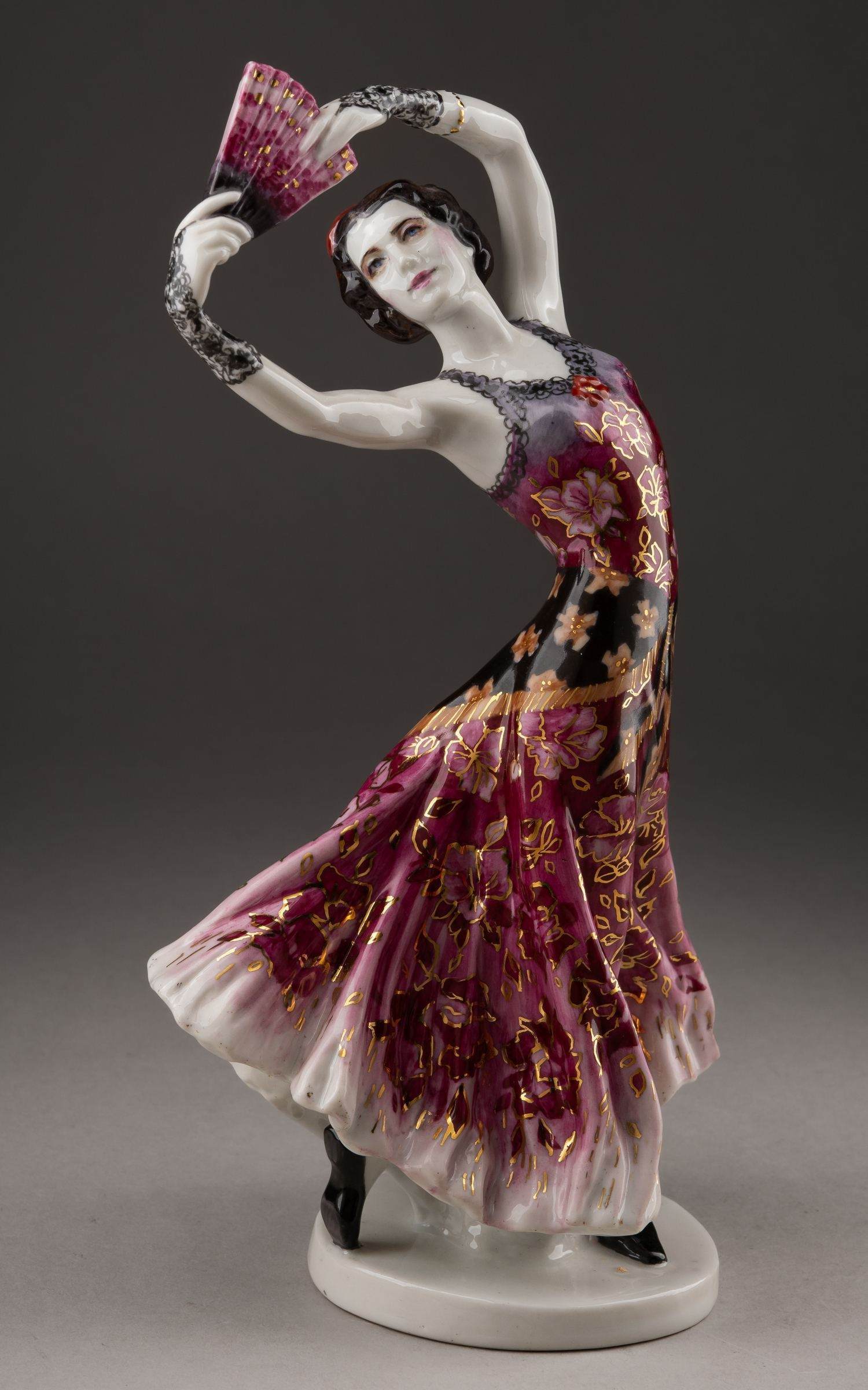 Скульптура «Испанский танец. Балерина Н.М. Стуколкина в балете „Кармен“». СССР, Ленинградский завод фарфоровых изделий, скульптор В.И. Сычев. 1950-е.