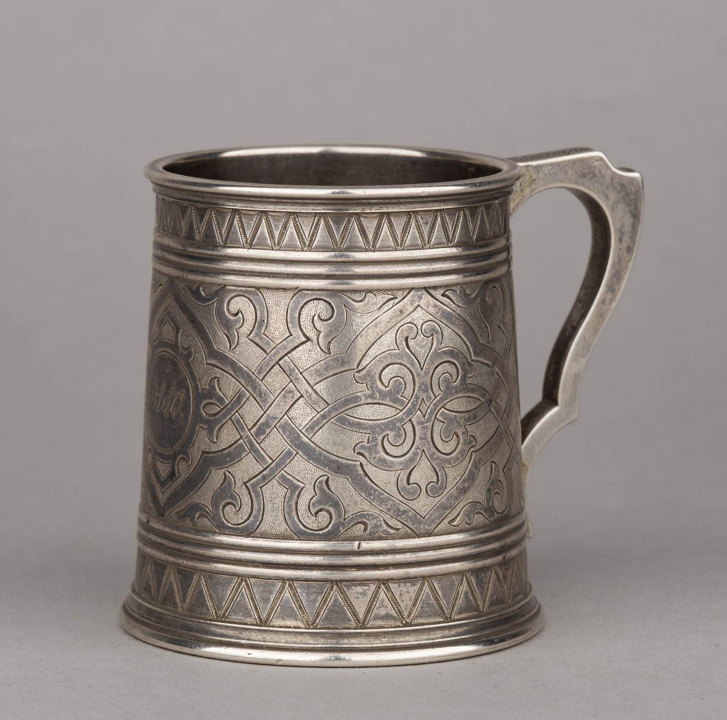 (Сазиков) Стопка в виде кружки с гравировкой «Иматра». Россия, Санкт-Петербург, фирма поставщика Двора П. Сазикова, 1860.