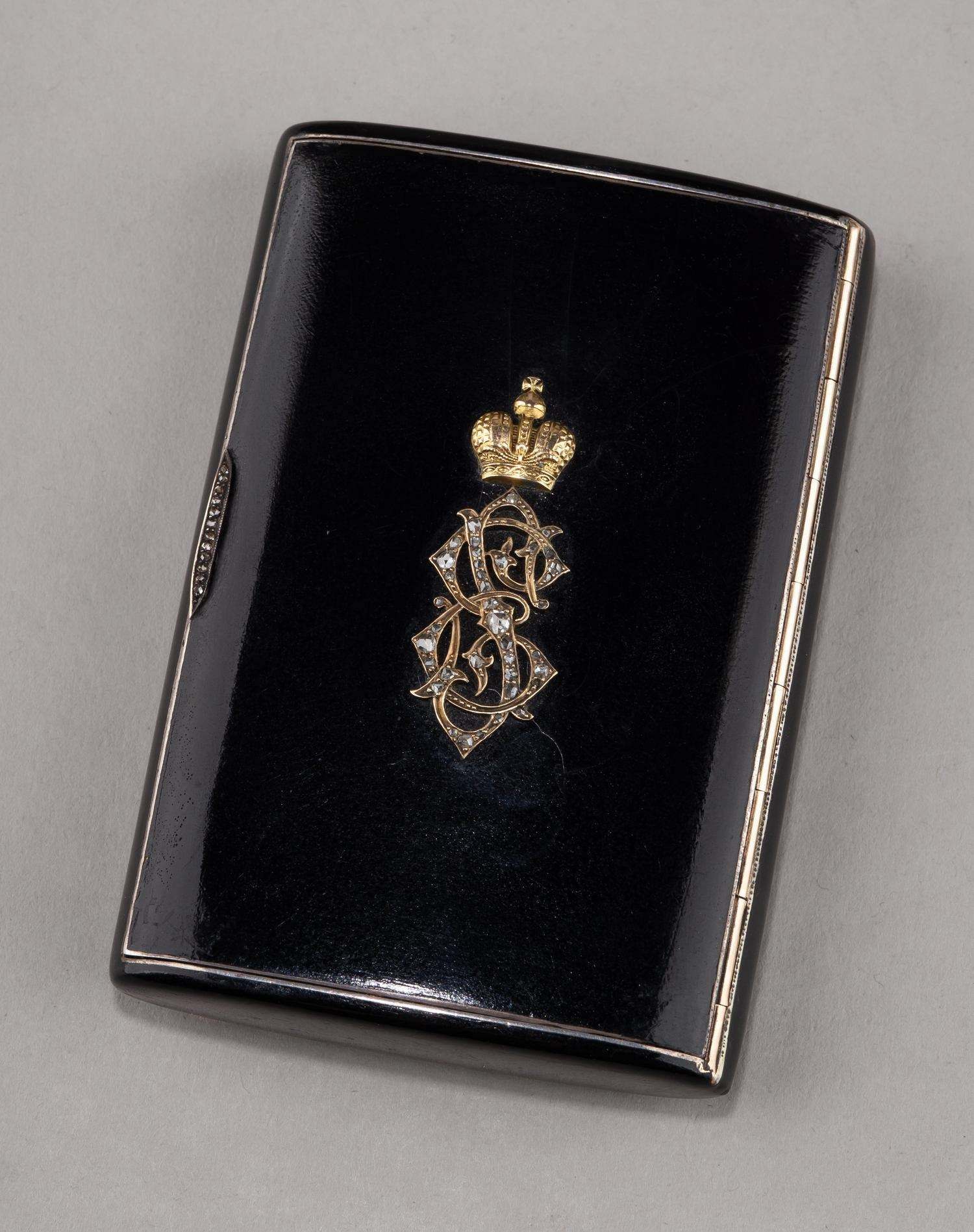 (С экспертизой) Портсигар с вензелем «SE» под  великокняжеской  короной.
Россия, Санкт-Петербург, фирма Придворного Поставщика К. Фаберже, 1915.