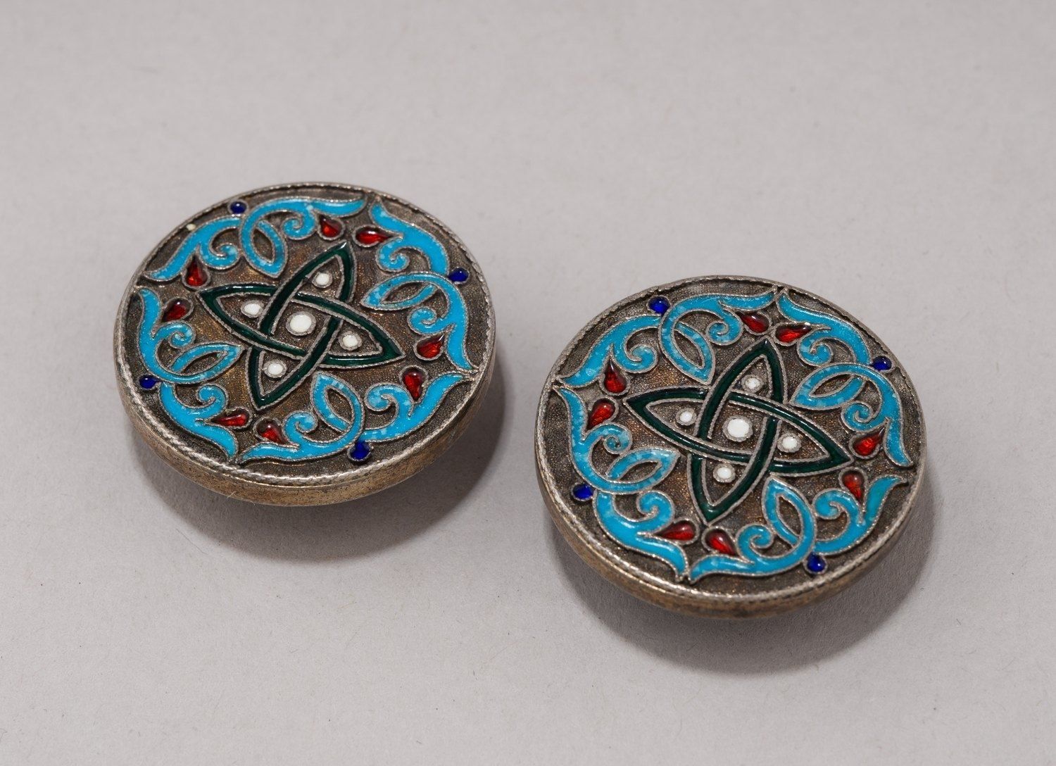 Запонки в русском стиле с эмалью.
Россия, Санкт-Петербург, мастер-монограммист «АД», середина ХIХ века.