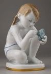 (Не тиражная. Авторская роспись Е. Лупановой) Скульптура «Юный скульптор». Россия, Ленинградский фарфоровый завод, авторская роспись Е. Лупановой, автор модели  Столбова Г.С., 1949.