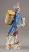 (Мейсен. П. Райнике) Скульптура «Продавец вафель» (Из серии Cris de Paris). Германия, Мейсенская фарфоровая мануфактура, по модели П. Райнике, первая половина XX века.