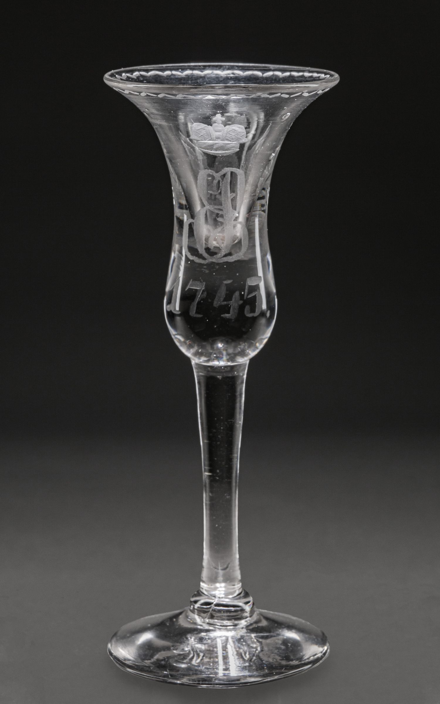 Рюмка с вензелем императрицы Елизаветы Петровны и изображением двуглавого орла и датой 1745.
Россия, частные заводы к 300-летию Дома Романовых, начало ХХ века.