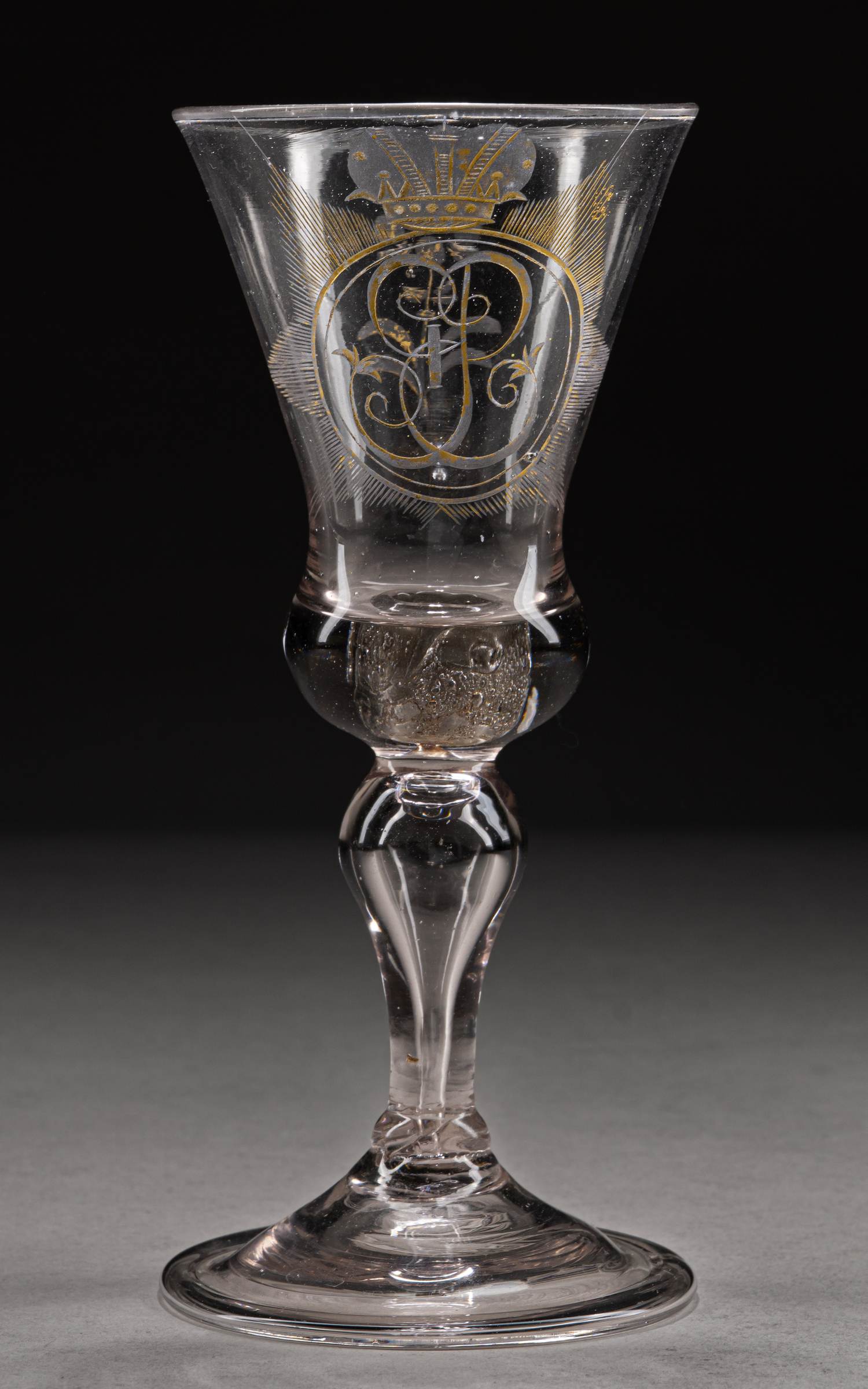(С экспертизой.) Бокал с вензелем «ЕР I» под императорской короной. 
Россия, Петербургский казенный стекольный завод на Фонтанке, середина XVIII века.