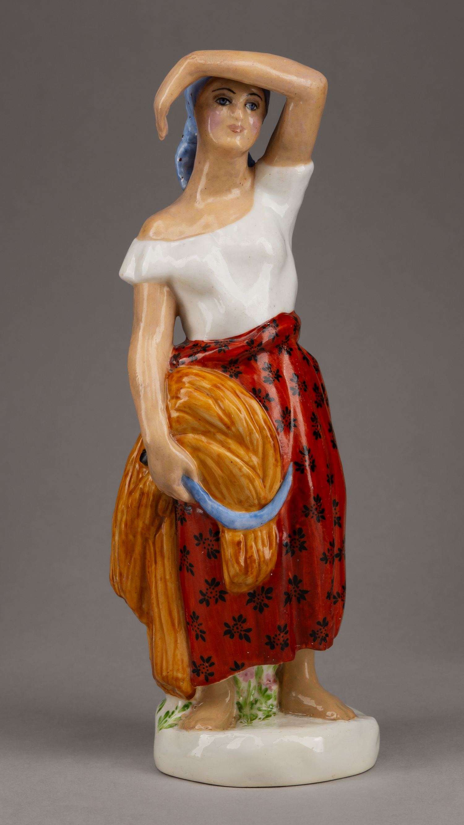 (Крандиевская Н.В.) Скульптура «Крестьянка в поле». 
СССР, Ленинградский фарфоровый завод им. Ломоносова, Крандиевская Н.В., 1928.