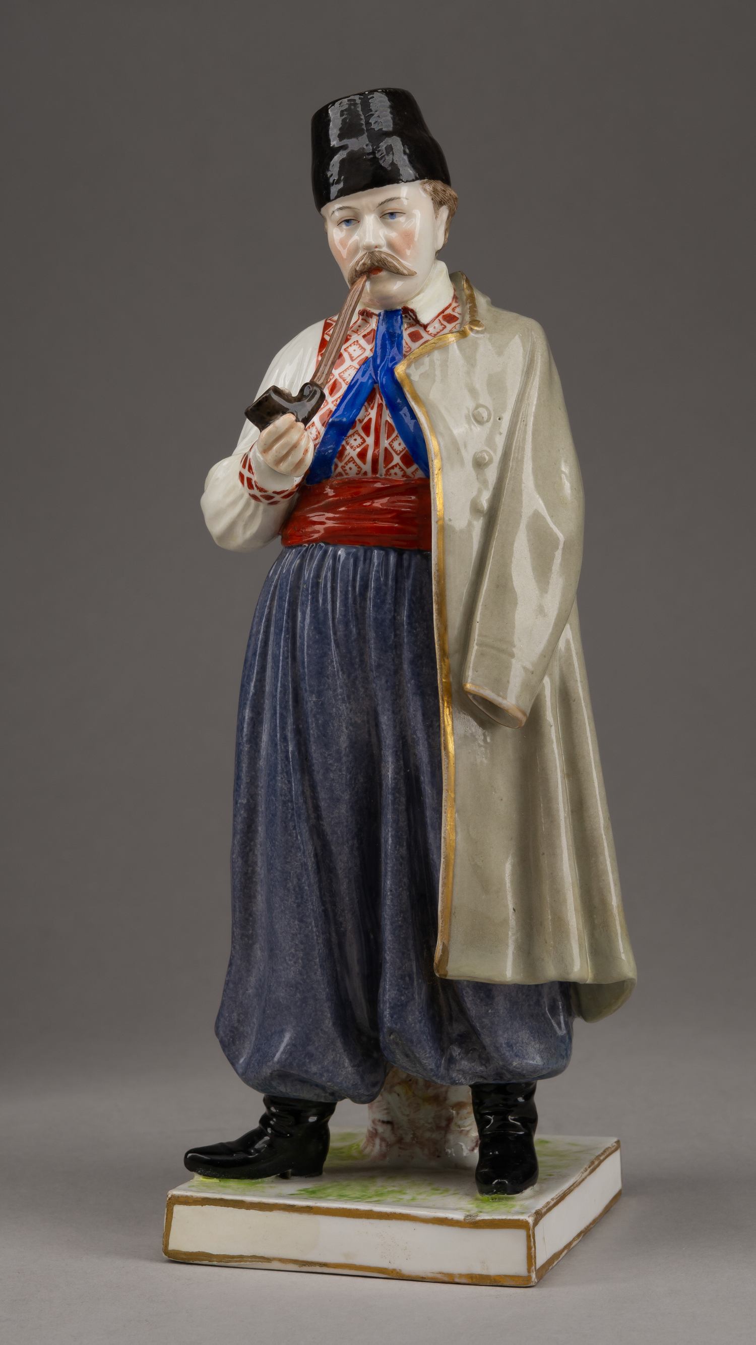 Скульптура «Украинский крестьянин с трубкой».<br>Россия, XX век.