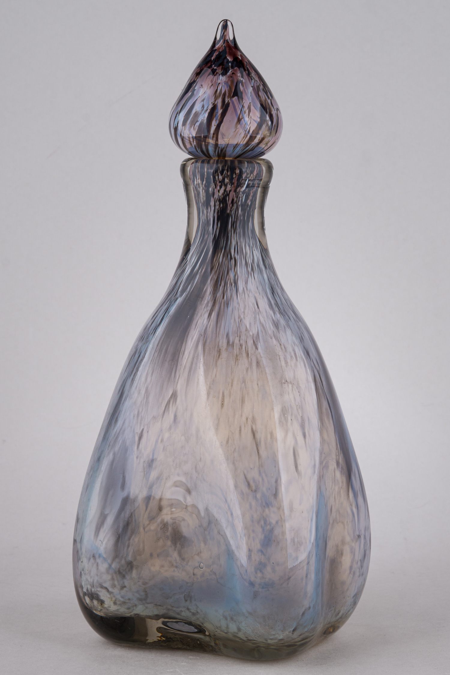 Графин гутного стекла «Купола».
СССР, вторая половина XX века.