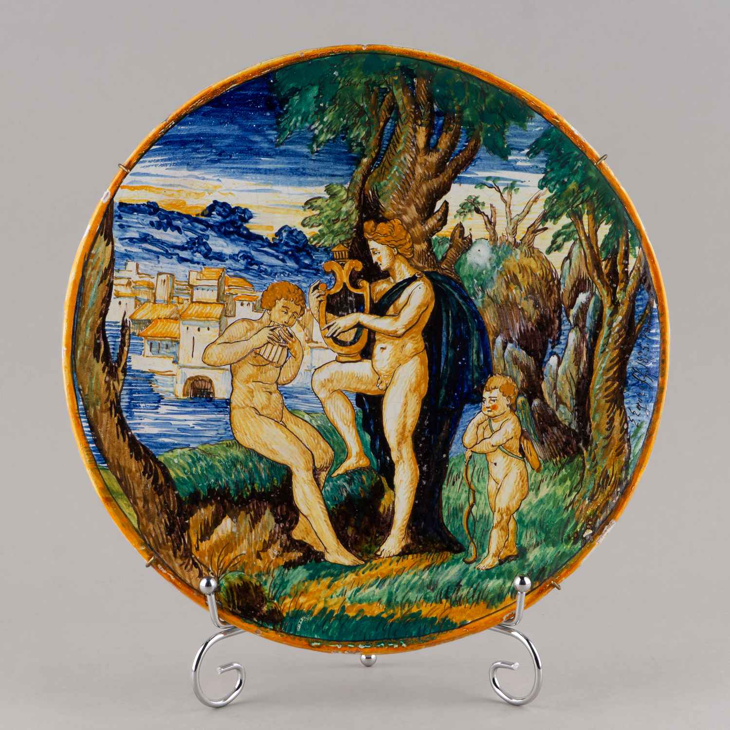 (Русская керамическая мастерская в Париже). Тарелка с изображением Орфея, Дафниса и Амура. 
Франция, Париж, Парижская керамическая мастерская русских художников, роспись – Евдоким Егоров, 1875.