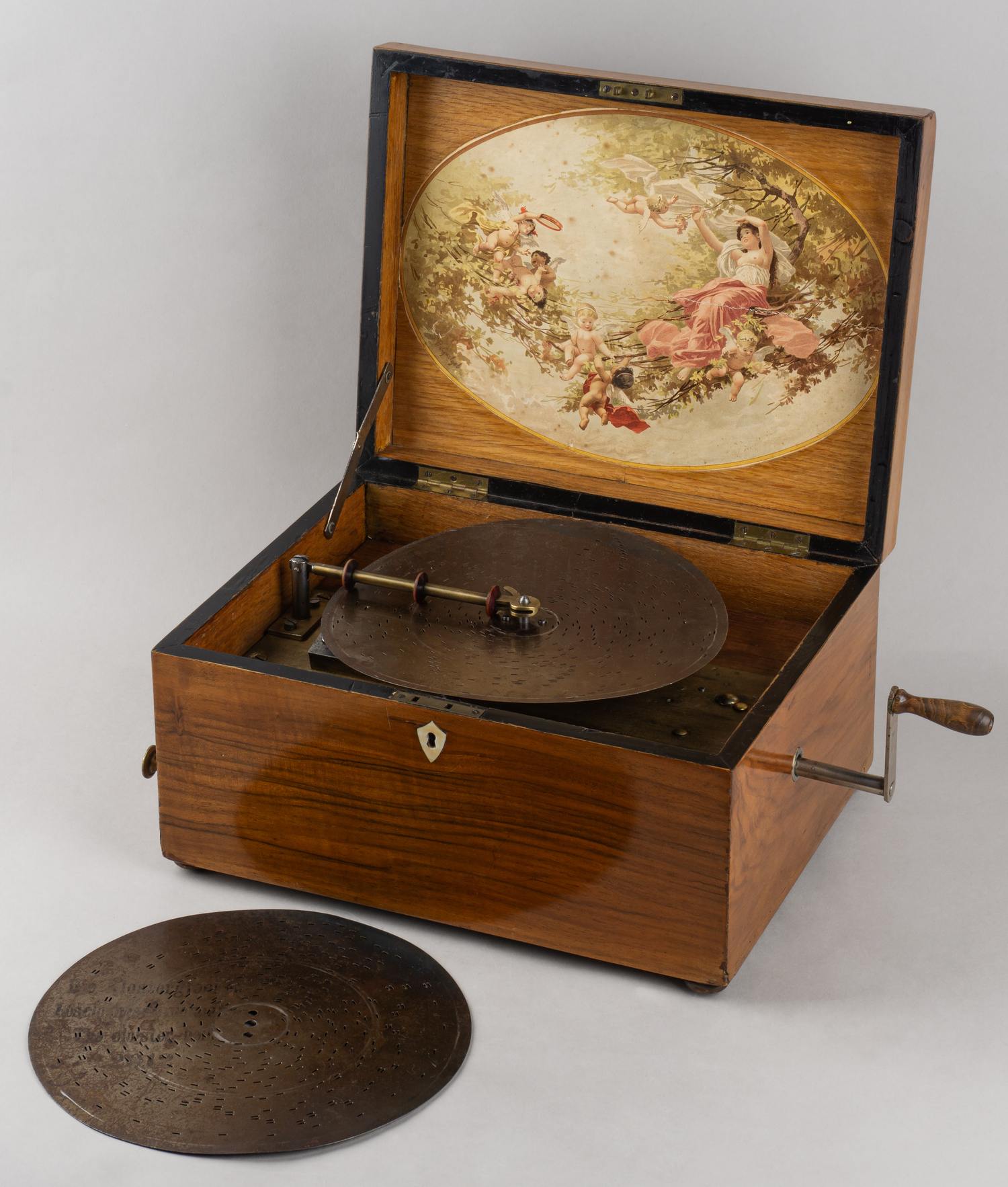 Музыкальная шкатулка «Трубадур».  С двумя пластинками.  Германия, Troubadour Musikwerke B. Grosz & Co, конец XIX - начало ХХ века.