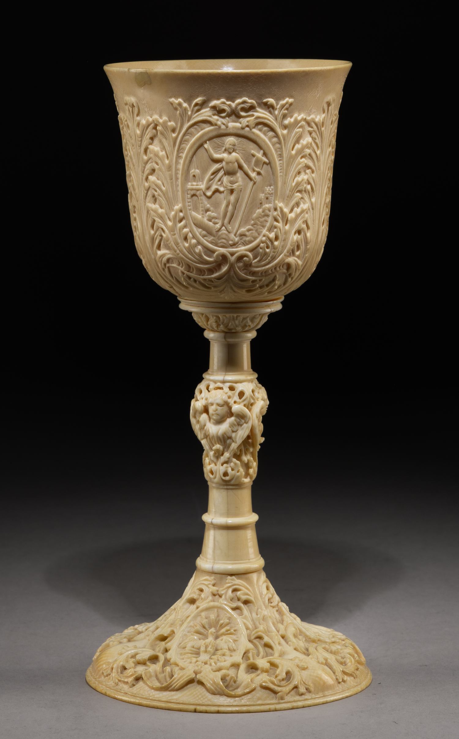 Потир из кости с резными библейскими сюжетами.
Конец XVIII- начало XIX века.