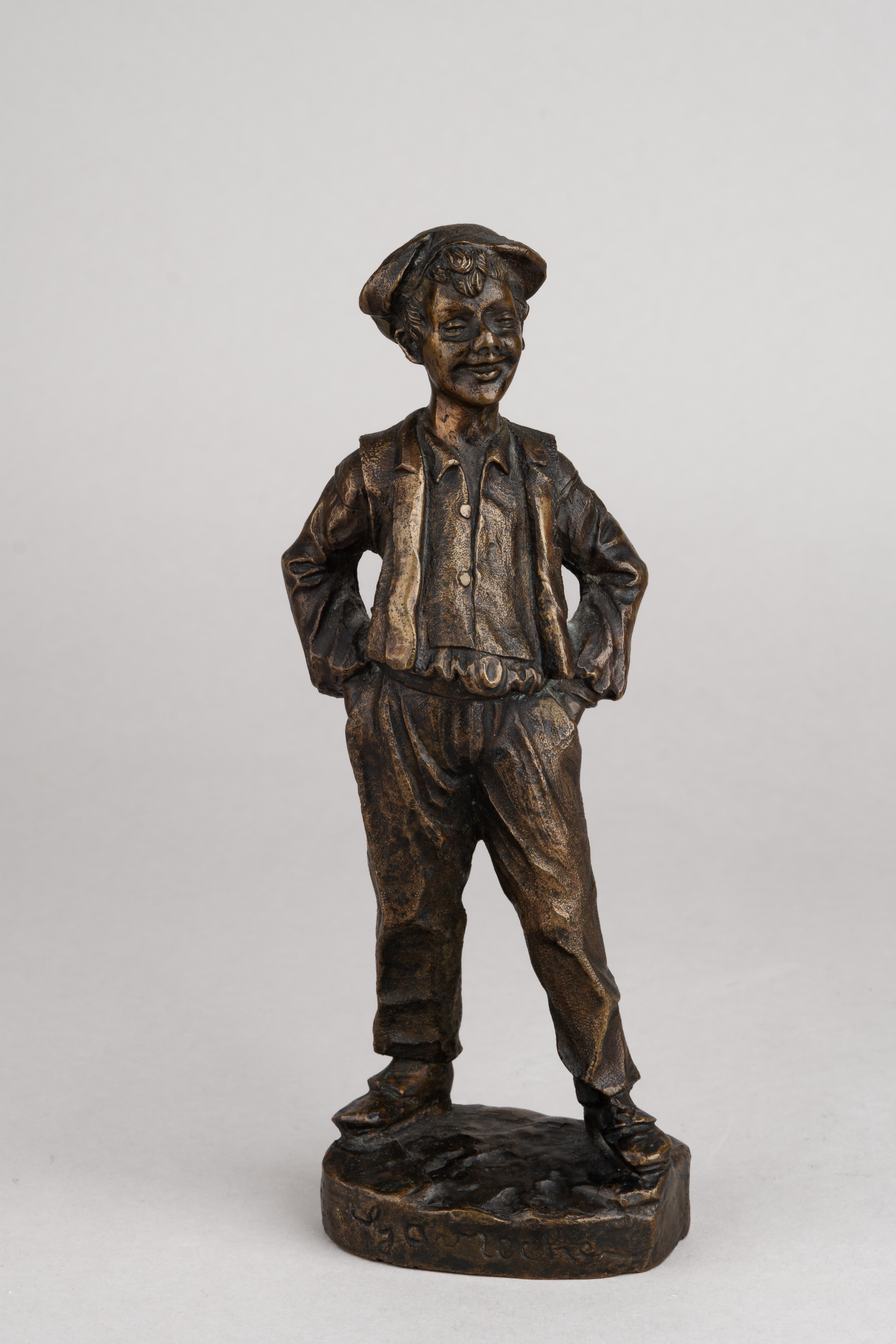 Скульптура «Гаврош». (Роман Виктора Гюго «Отверженные».) Франция, скульптор Жорж Омерт (Georges Omerth), конец XIX - начало XX века.