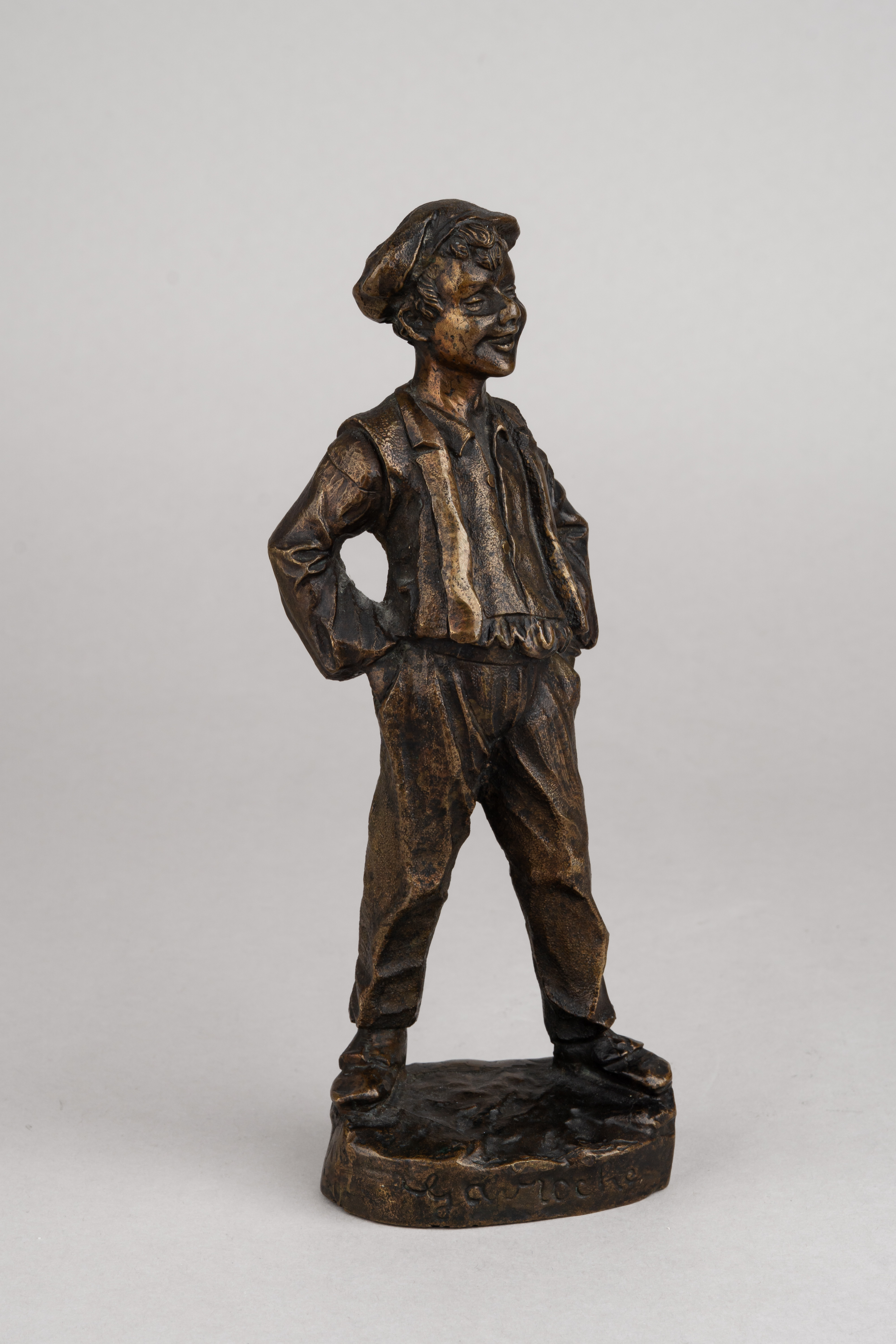 Скульптура «Гаврош». (Роман Виктора Гюго «Отверженные».) Франция, скульптор Жорж Омерт (Georges Omerth), конец XIX - начало XX века.